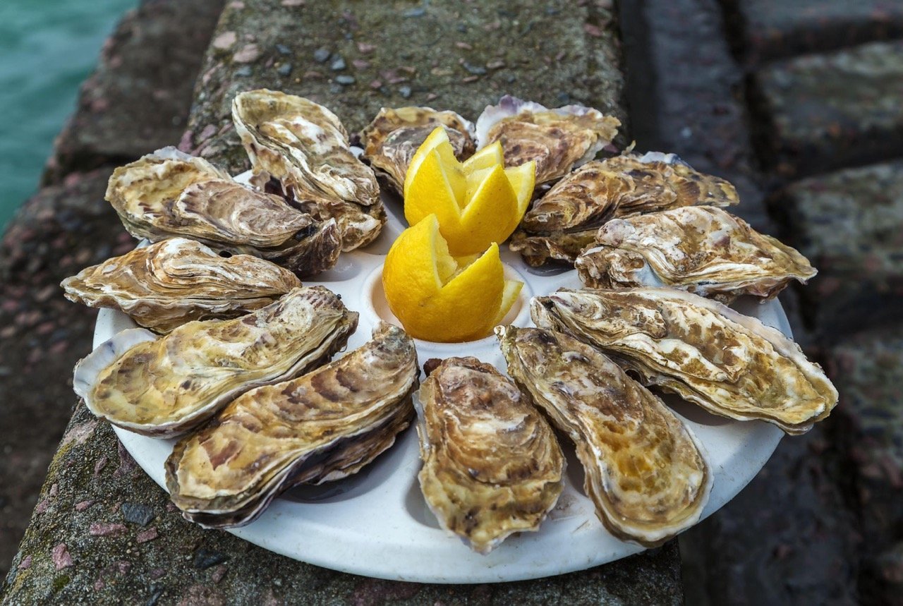  Enjoy the&nbsp;fruits of your labor served Cancale-style — in the shell with a drizzle of lemon 