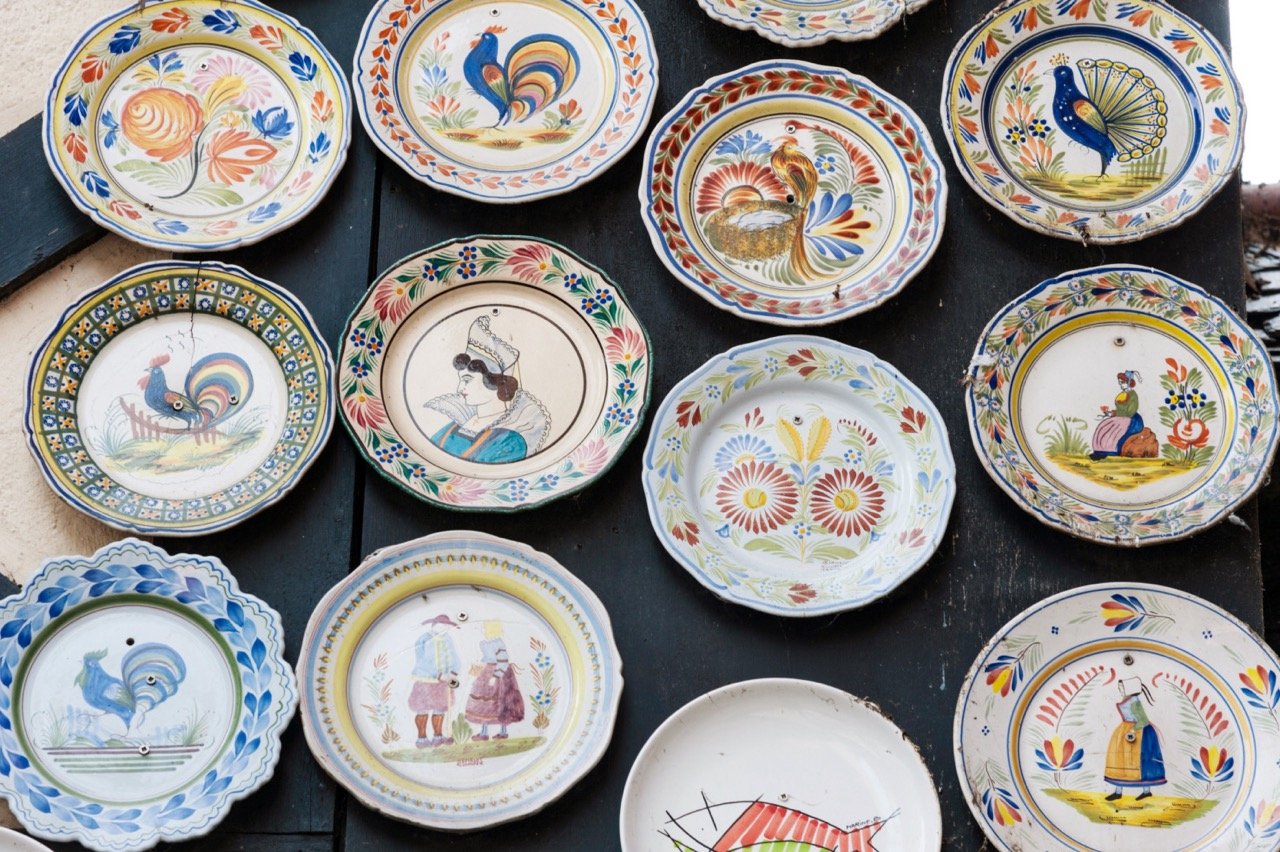  Shop handpainted pottery and&nbsp;visit the Henriot museum in the earthenware capital of Quimper 