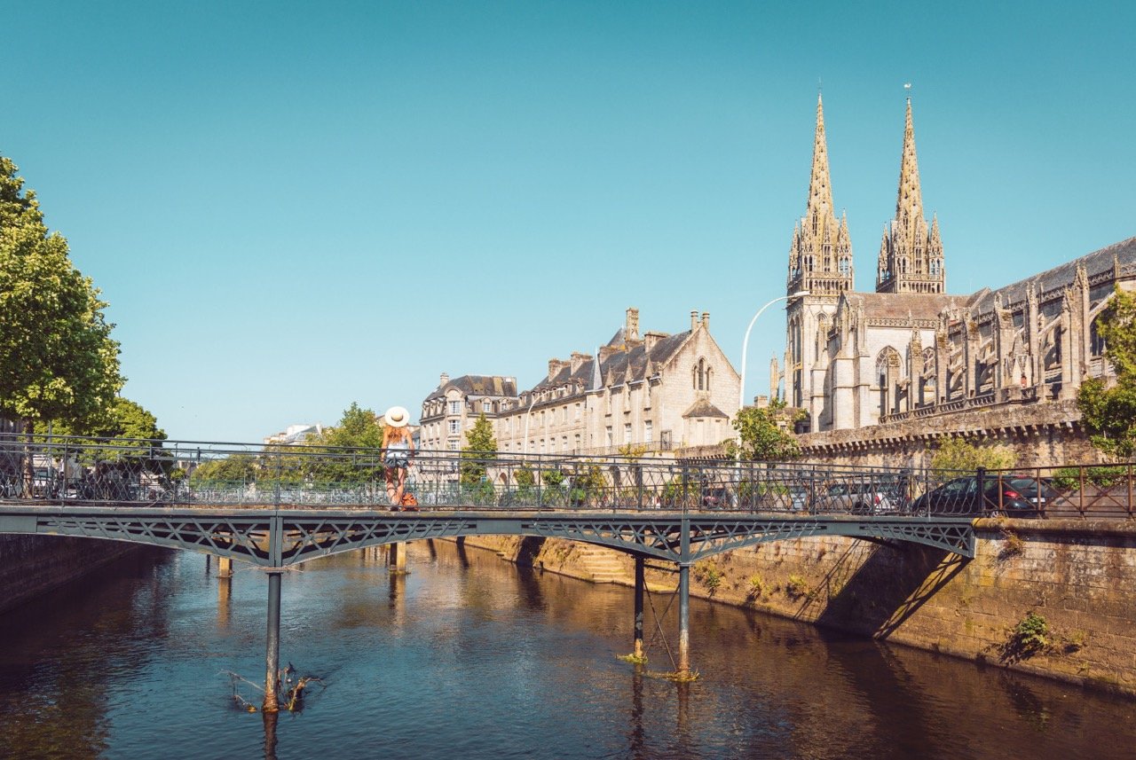  Cross the river Odet from the Phalange d'Arvor footbridge connecting to&nbsp;the St. Corentin Cathedral&nbsp; 