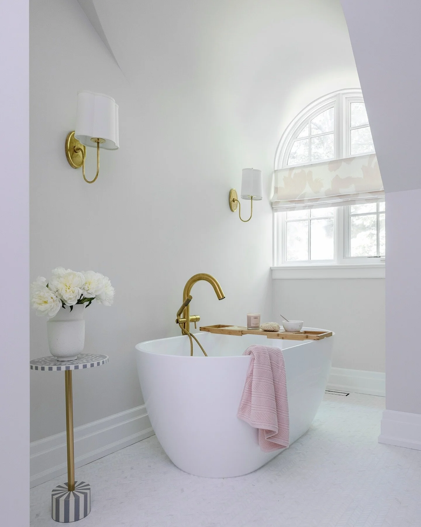 Pretty in pink ~ This tub alcove is simply dreamy and the perfect spot for our client&rsquo;s lovely young teen to relax after her full day of school and sports! 

📸 @kerri.torrey | Design @karinkolbinteriors Styling @cat_therrien | Project Tecumseh