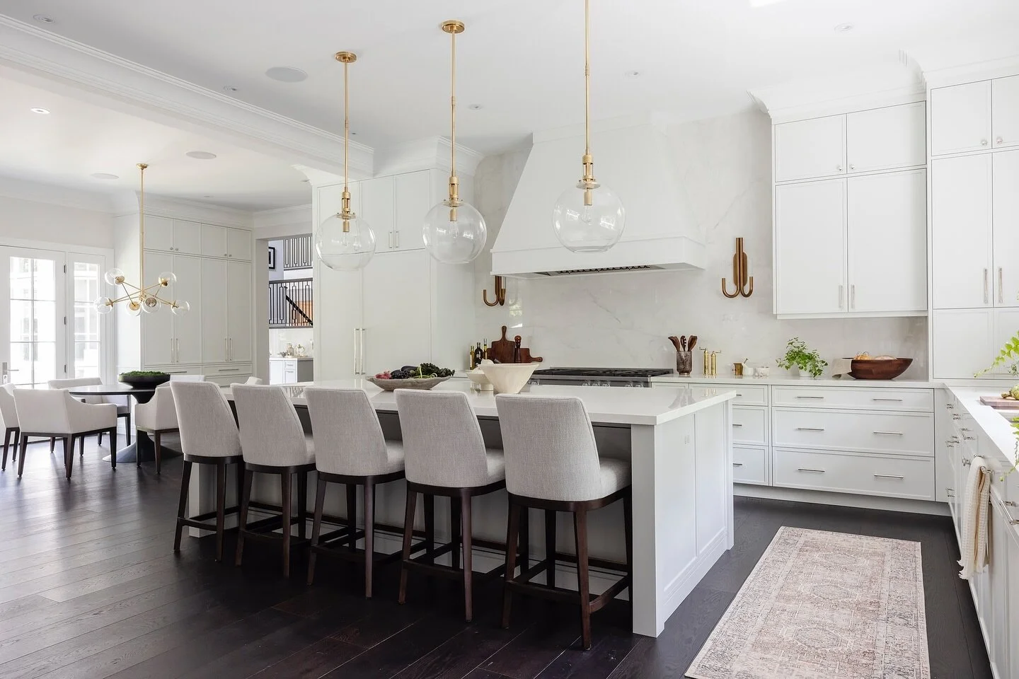 Get your sweetheart what they really want for Valentine&rsquo;s Day ~ A new kitchen! After all the kitchen IS the heart of the home! 

📸 @kerri.torrey | Design @karinkolbinteriors | Styling @cat_therrien | Project Tecumseh Park Dr

#luxurykitchen #l