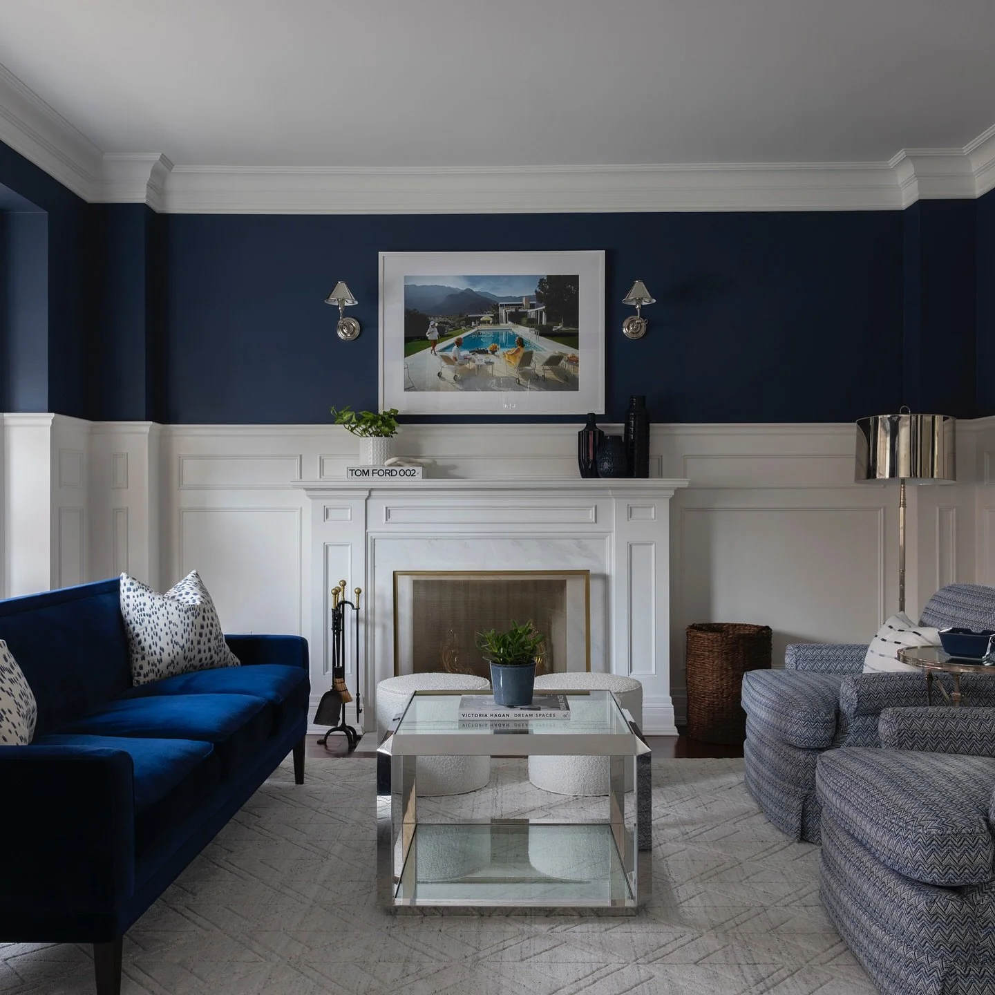 Blue and white just right. Swipe for the before to see what we started with!

📸 @kerri.torrey | Design @karinkolbinteriors | Project De Vere Gardens

#blueandwhitelivingroom #blueandwhitedecor #livingroombeforeandafter #bluelivingroom #livingroomins