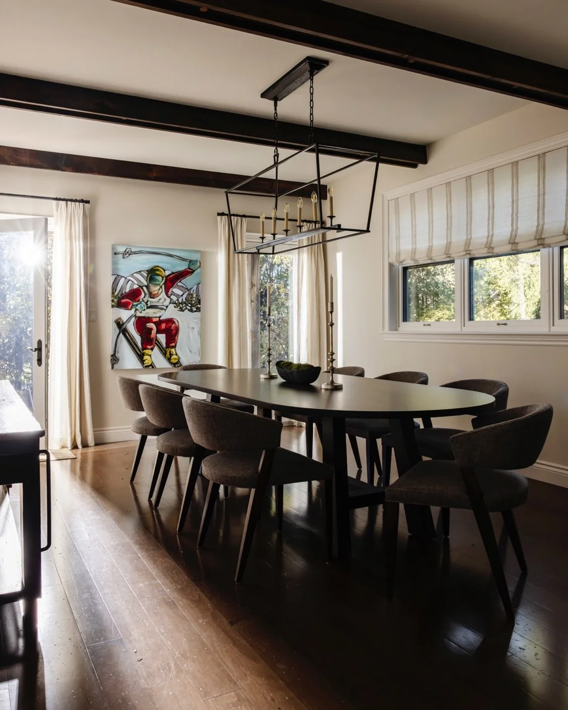 All set for cozy ski season dinners! We mixed modern elements, clean lines with cozy fabrics and warm tones to create this chalet chic dining space. 

📸 @kerri.torrey | Design @karinkolbinteriors | Project Craigleith Walk 

#chaletchic #chaletstyle 