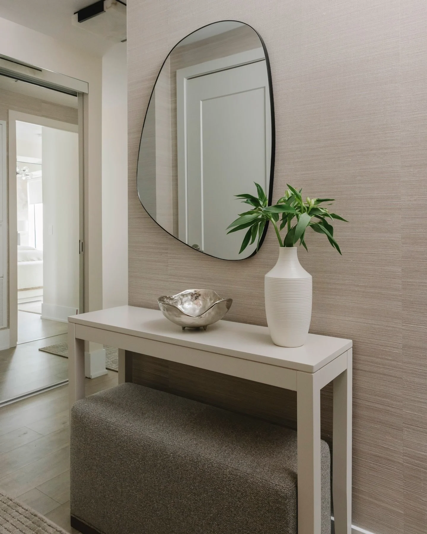 A softly layered entry that sets the tone for downtown living ~ quiet, refined and intentional. 

📸 @kerri.torrey | Design @karinkolbinteriors |Project Front St/The Well 

#quietluxury #softminimalism #refinedinteriors #intentionaldesign #karinkolbi