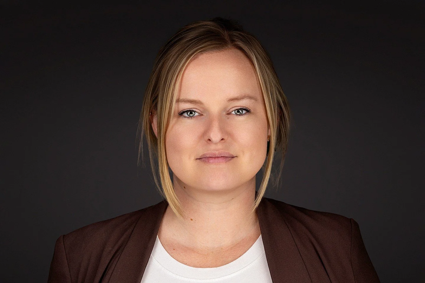 We underestimate the power of presence. A strong headshot adds humanity to your profile, warmth to your outreach, and confidence to your brand. That small square image can open big doors.⁠
 Headshots &amp; Hops is around the corner &mdash; join us fo