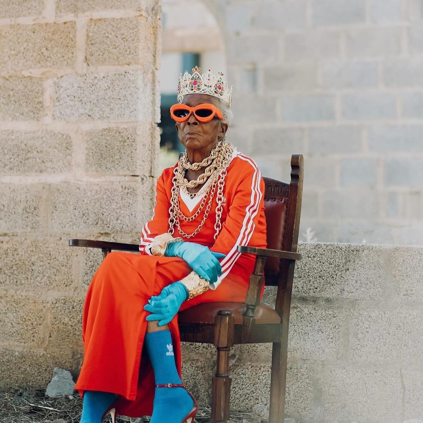 Just some bold and beautiful stylistic inspiration from @thevintagepoint_ who styled her Grandma on their land in Zambia 💛 | @legendary_glamma 
.
.
.
#style #grandma #zambia #streetstyle #bold #inspiration #vintage #culture #selfcaresunday