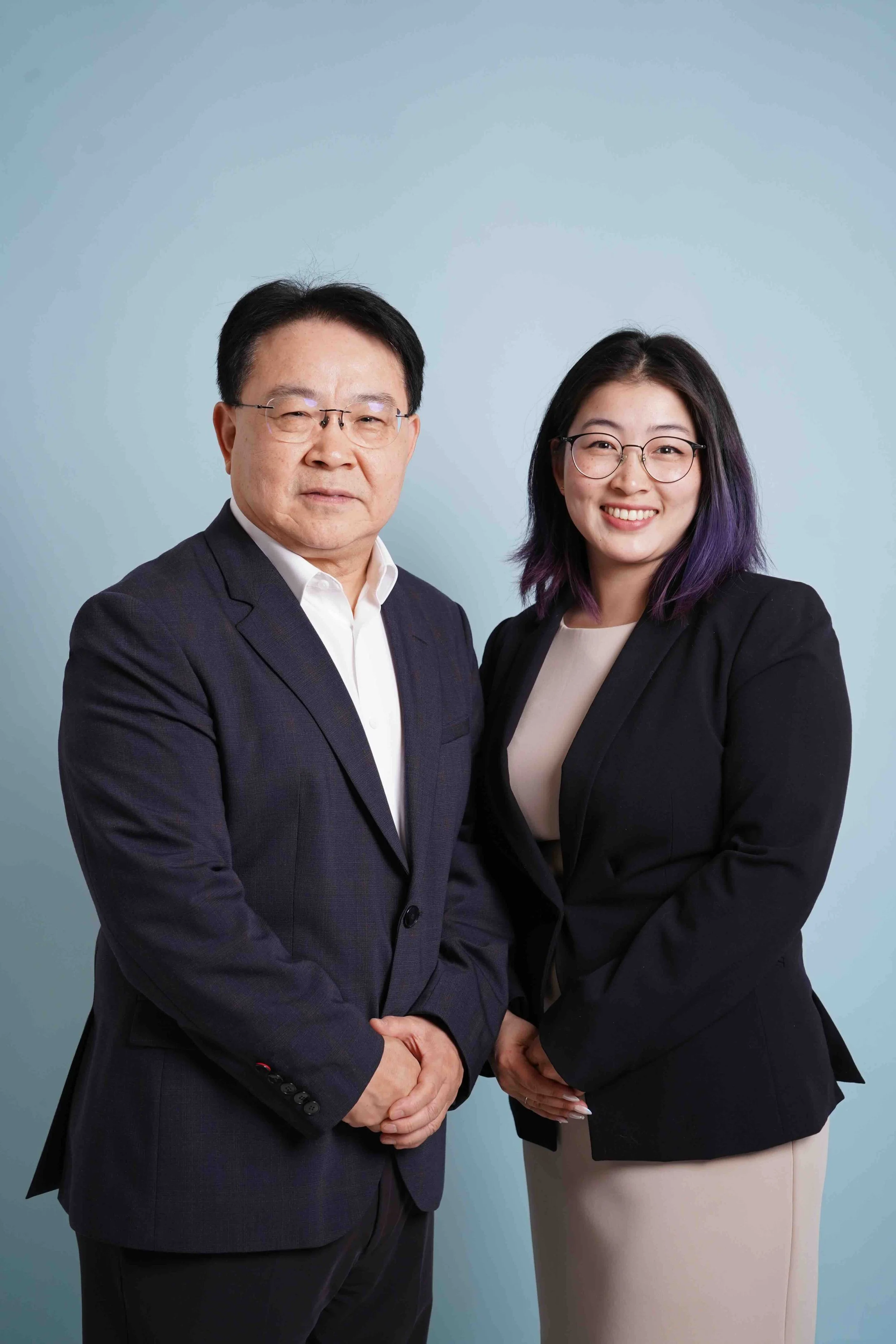 Dr. Simon Yang (left) and Helen Yang (right)