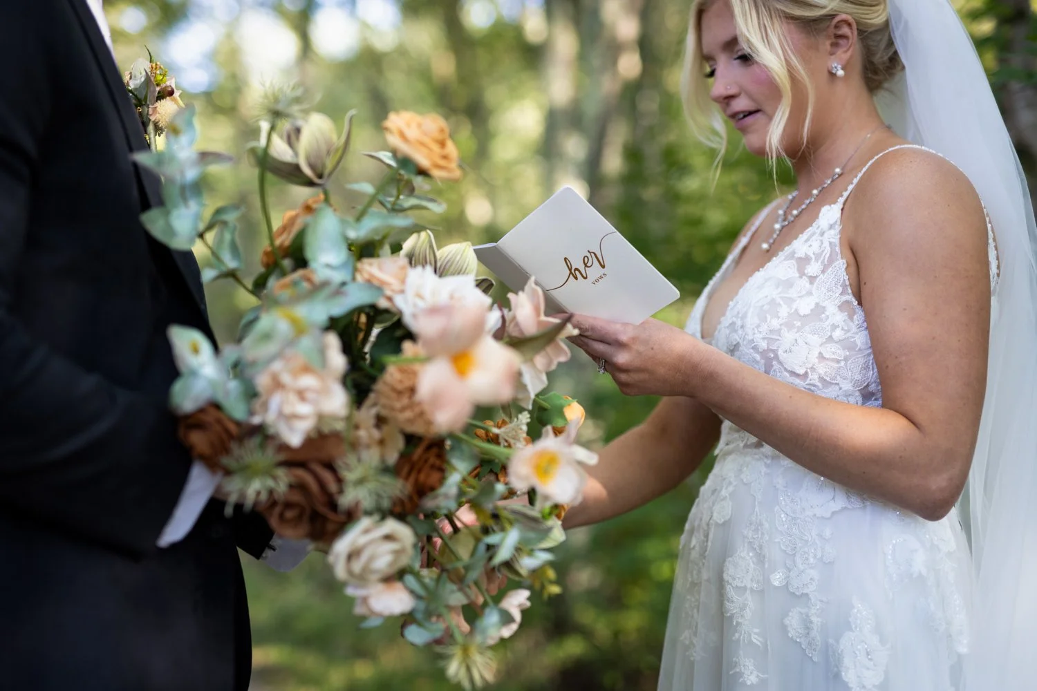 Private vow readings are so intimate and meaningful.  I was honored to be a part of this one. 

Couple: @brenna_feurtado and @slowejamz
Venue: @bittersweetfarmwestport  @whitesofwestport
DJ:  @musiconwheelspeteandtammy
Cake: @leddysbakeryfallriver
Dr