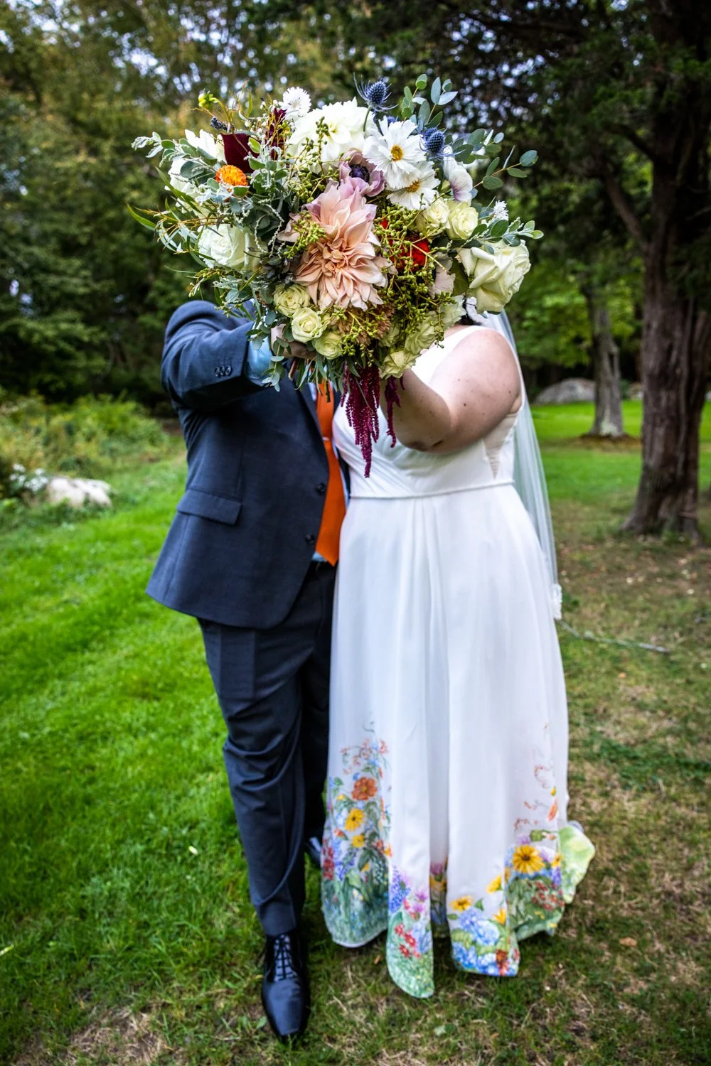 Fun stuff with #flowers and #reflections 
Couple:  Jess and Jason
DJ: @arpeggioweddings
Venue: @century_house_acushnet
Cake: @cakebyceleste
Florist: @amberrosefloraldesign
Dress: @azaziebridal
Men’s Clothing: @mainstreetformals
#wedding #riwe