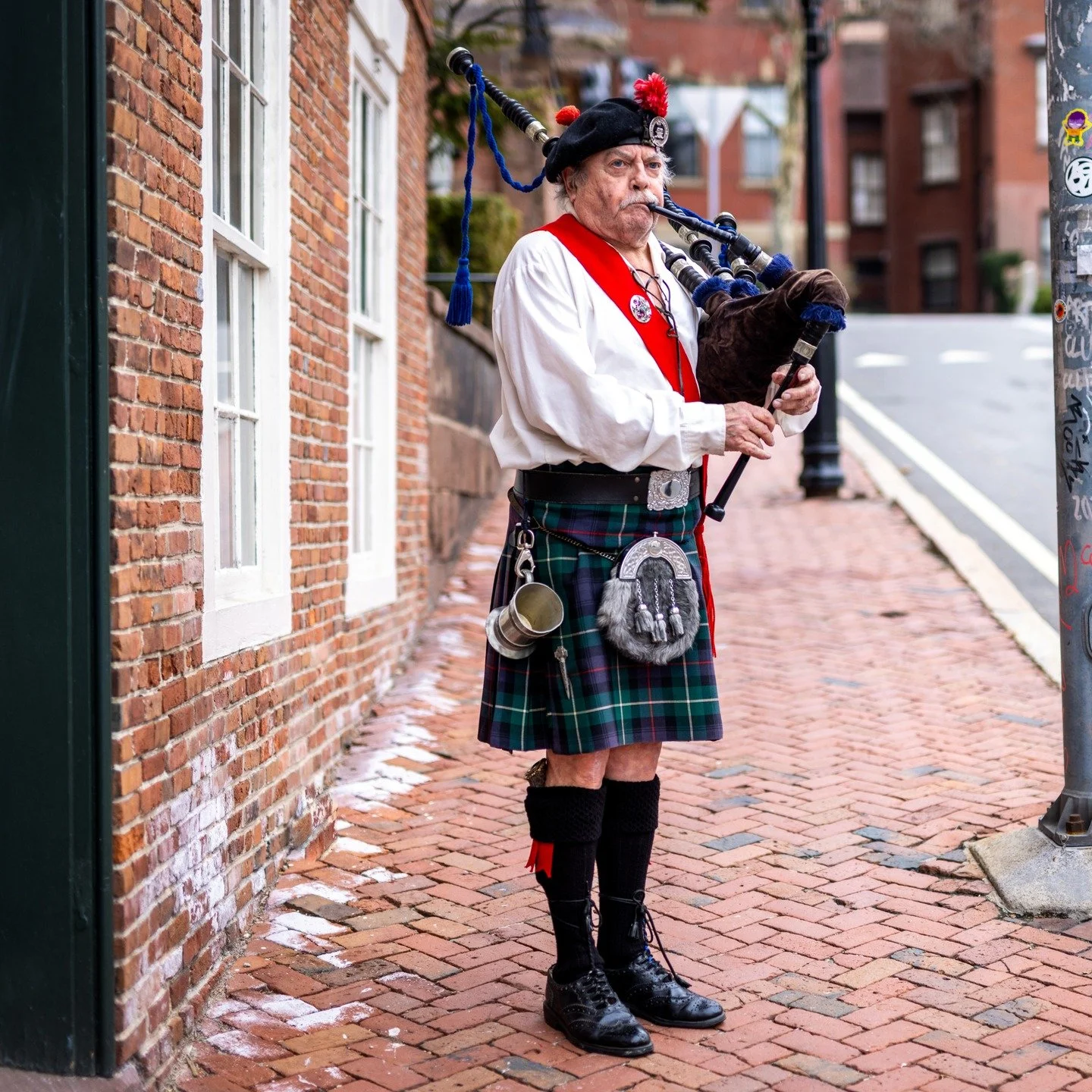 When the #bagpiper shows up, you're know you're in for a mean #80thbirthdayparty #providenceartclub #birthdayparty #scotch #scottish #providencephotography #providencephotographer