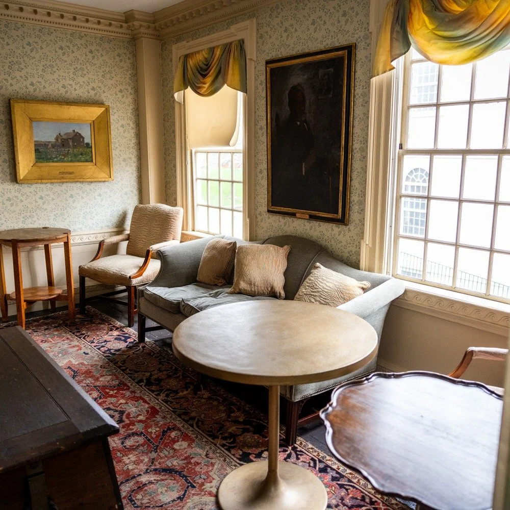 Setting up for an #80thbirthdayparty at the magnificent #providenceartclub 

#PVD #providencephotographer @sindesserts