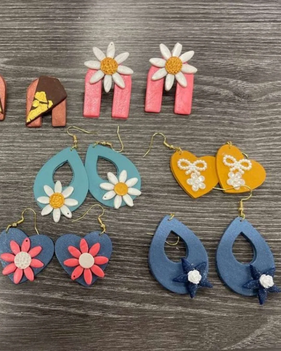 It was DIY craft time at our Refugee Youth Mentoring Program, and the girls made such fun earrings! #weknowwelookgood