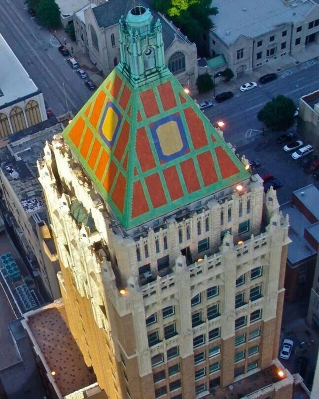 AUCTION ALERT! Up for bid is a memorable @tulsa.architecture package featuring six vouchers to explore the rich history and architectural beauty of Tulsa with a personalized tour, two framed prints and an autographed Art Deco Tulsa book written by Su