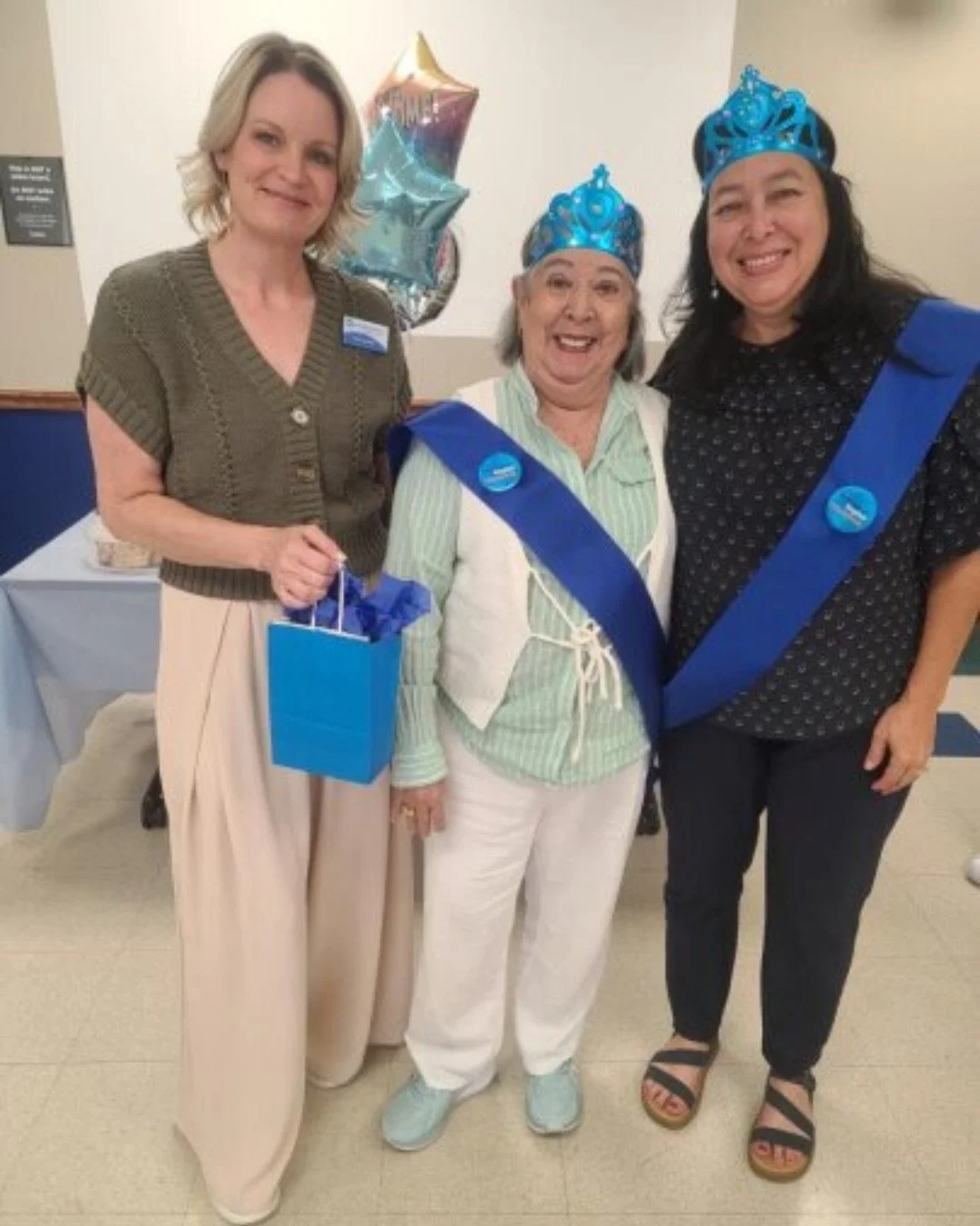 Meet our star student, Marialcira! At 80 years old, she has been enrolled in ESL since 2024. This year, her class won the Most Burlington English Hours award and received an exclusive party hosted by Burlington English. Learn about our ESL classes at
