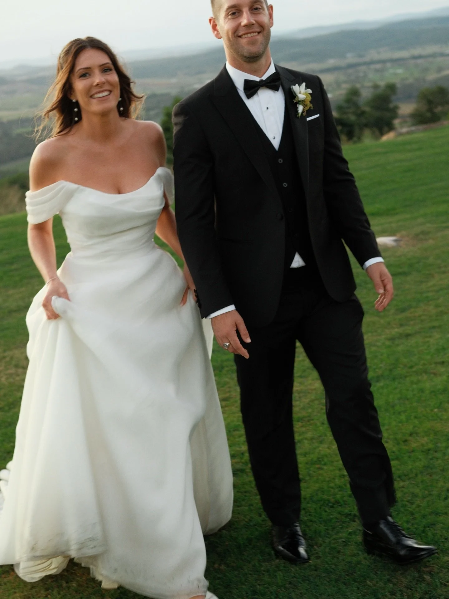 A little rain. A whole lot of love.

Our REAL BRIDE Rachael looked STUNNING in the romantic and chic Rianne gown as she married her forever.

Proof that nothing can outshine a bride in love 🤍