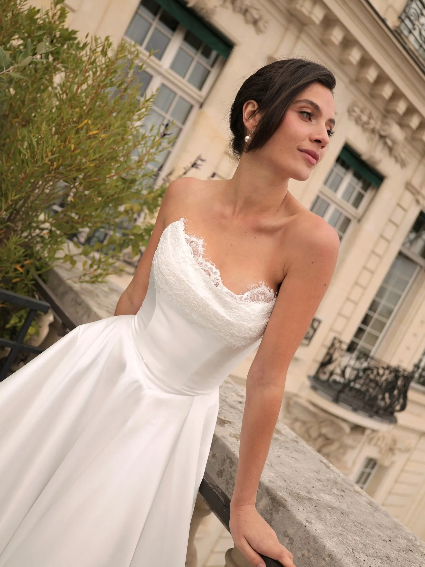 Gold Coast brides this one is for you! 

We&rsquo;ll be welcoming a signature selection of @trishpeng&rsquo;s modern and romantic designs to our studio for a very limited time &mdash; from 20-28 March only.

Swipe to meet a few of the gowns making an