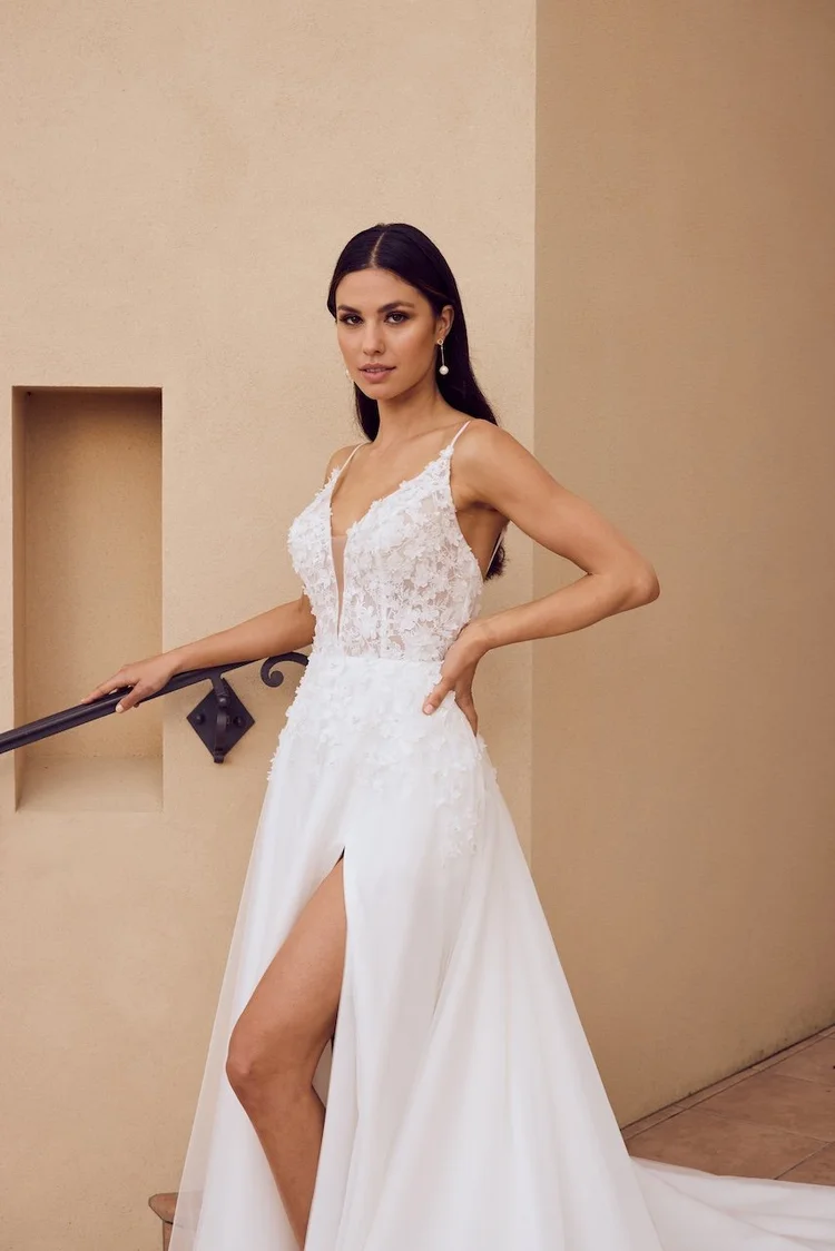 Trish Peng Classic Lace Veil main image 0