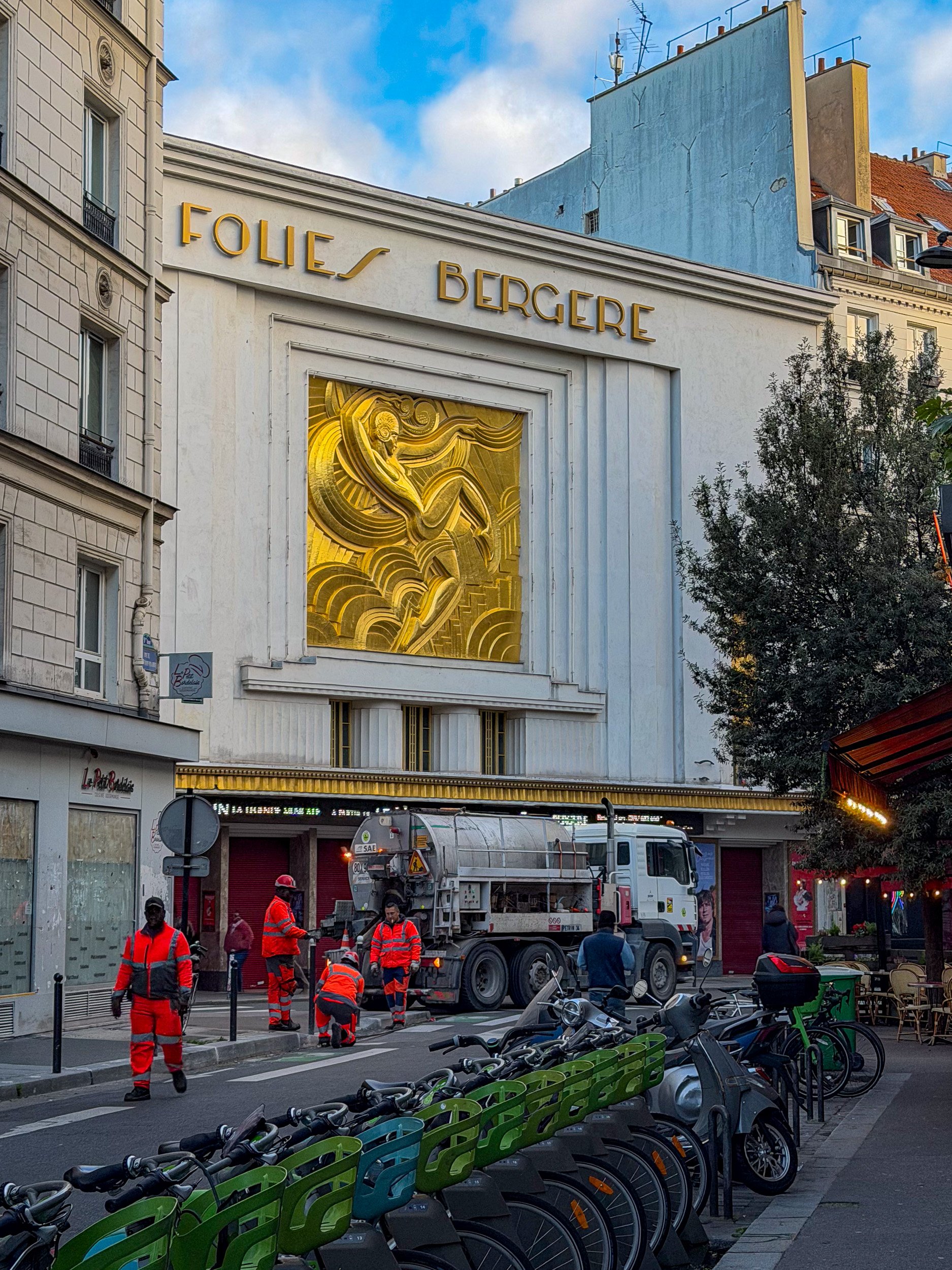 Folies Bergere.