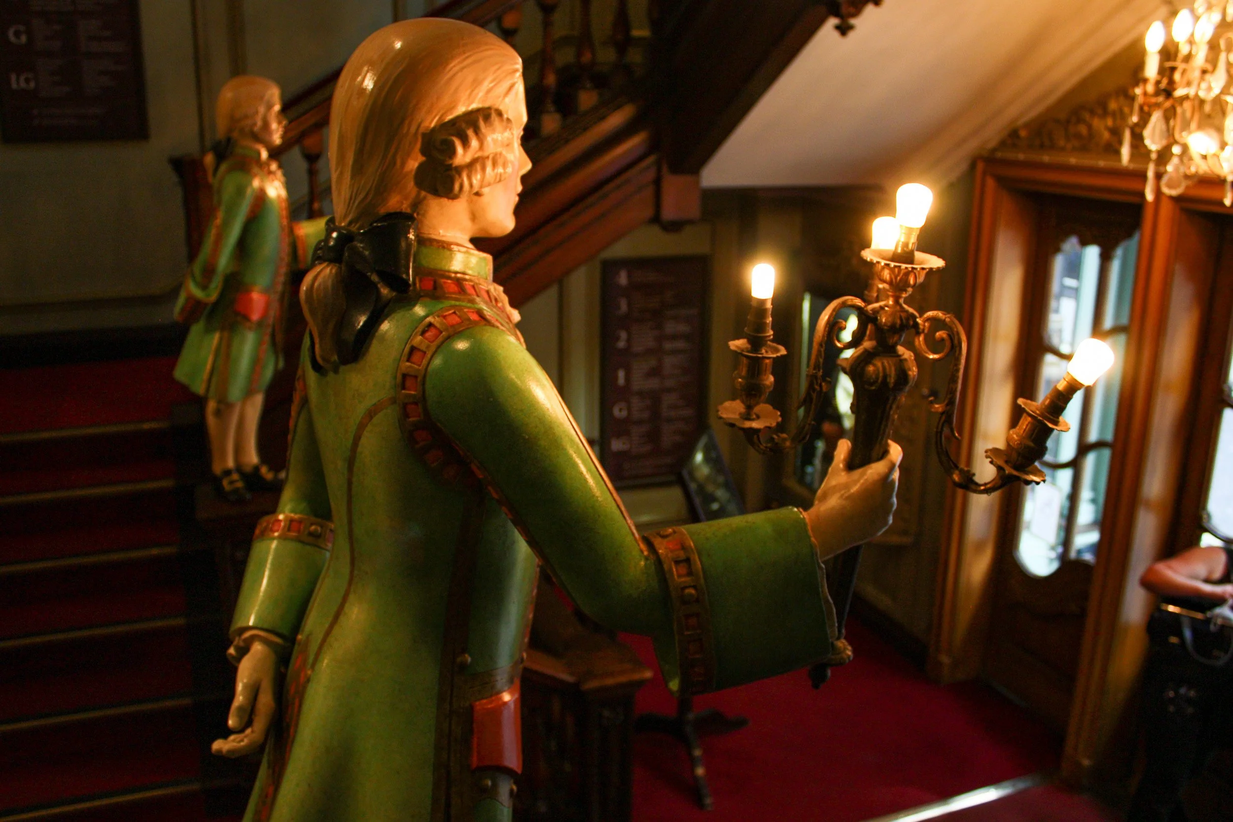 Fortnum and Mason statues