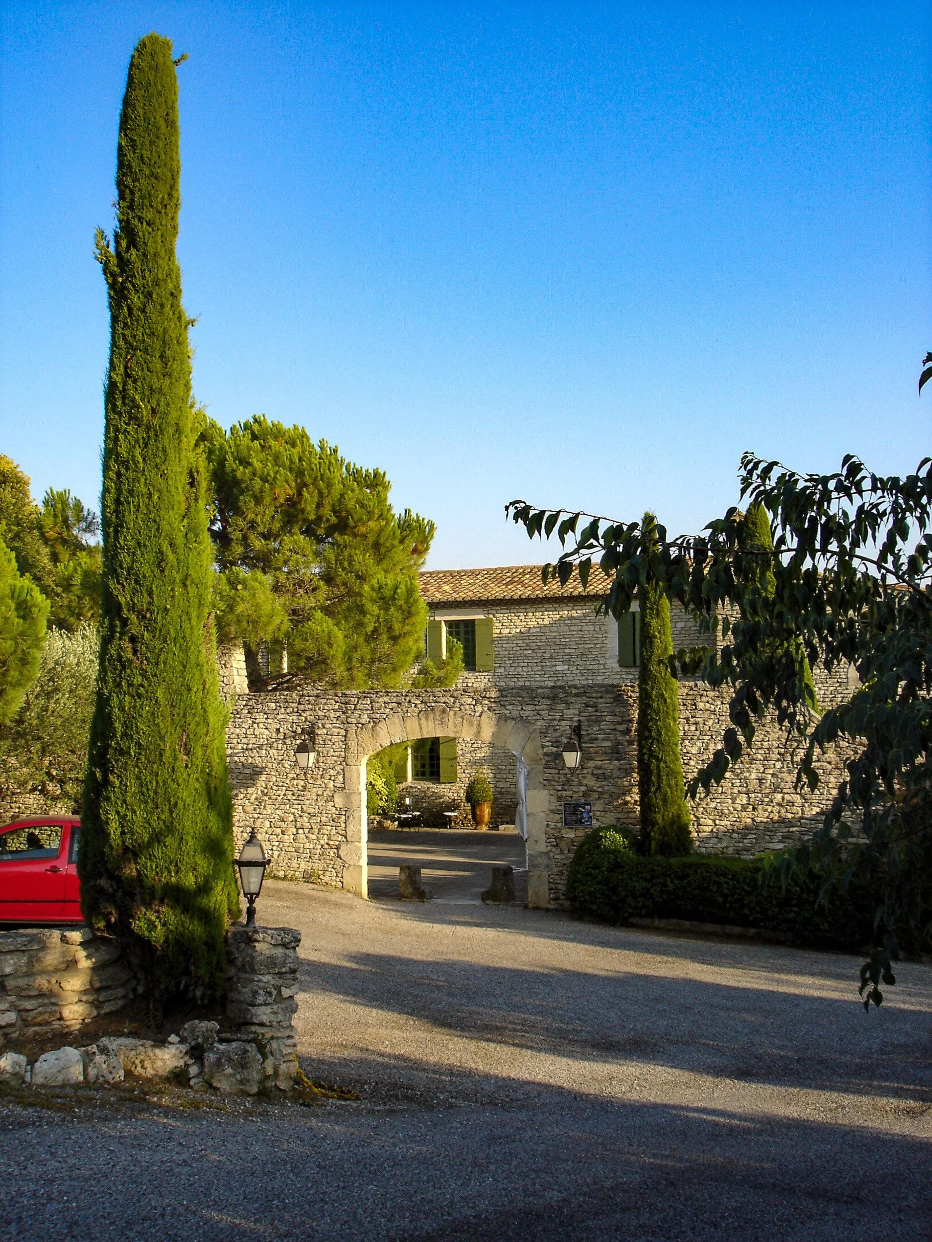Gordes hotel entrance