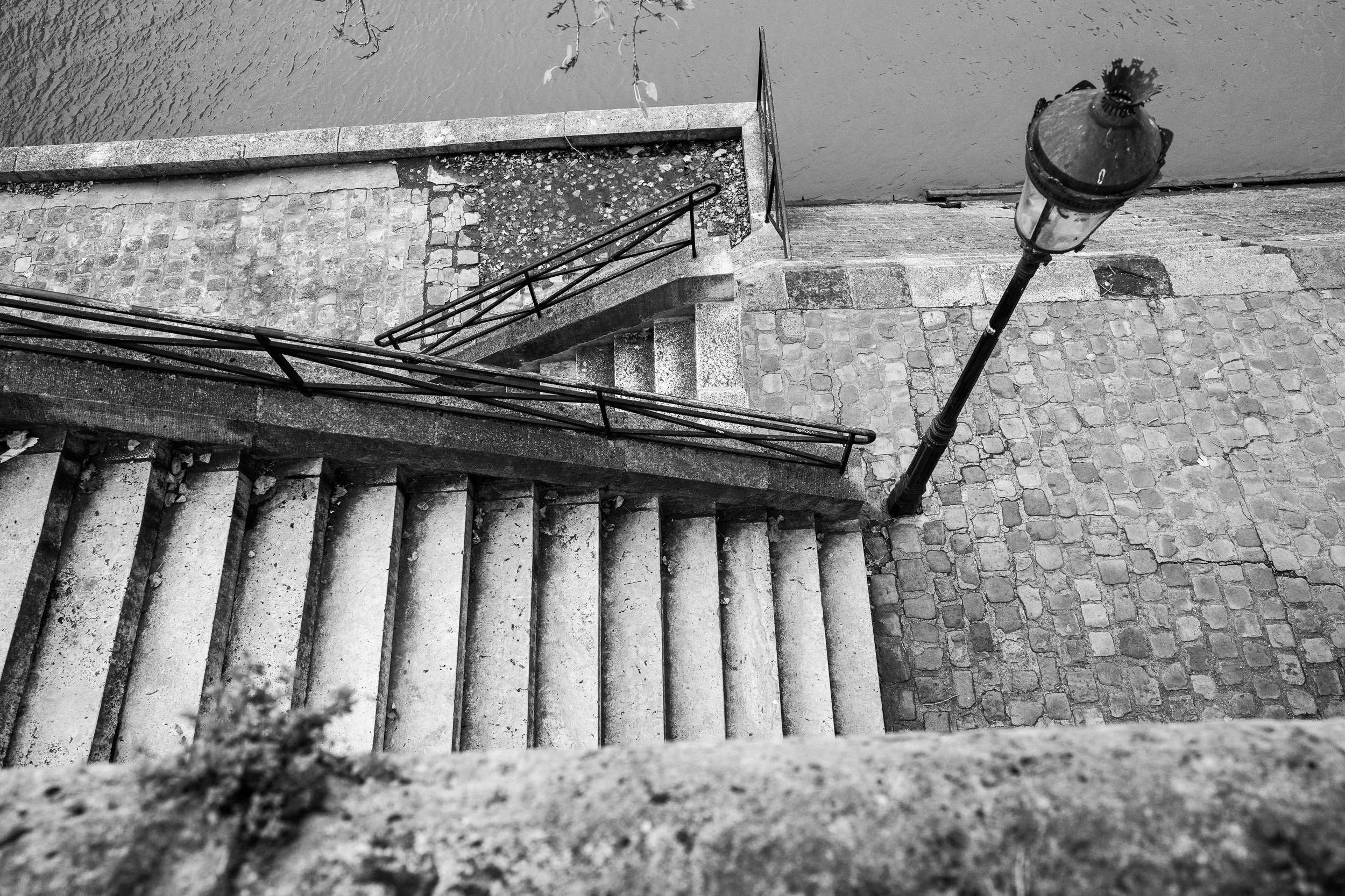 Stairs to the Seine.