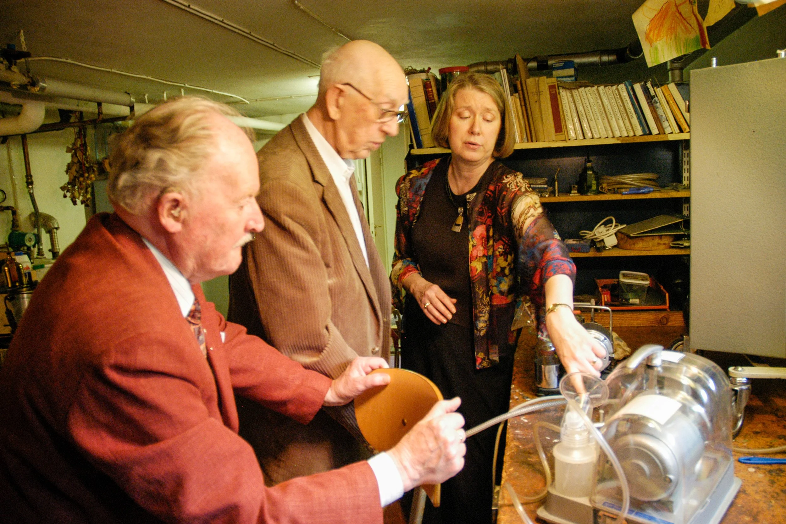 Einar Egnell's son in dad's workshop