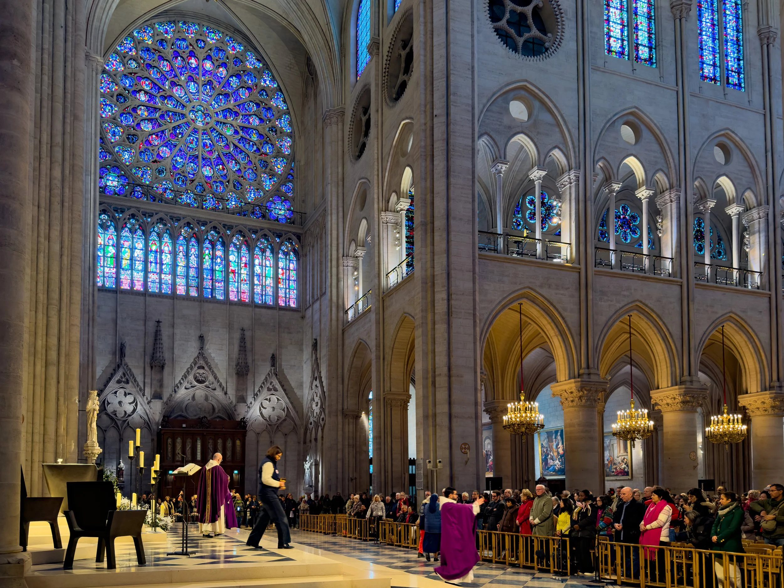The parish receives communion at Notre Dame.