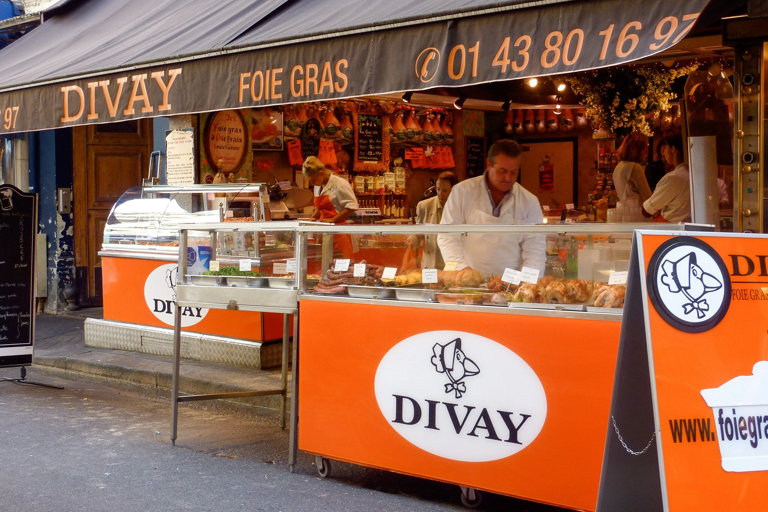 Rue Poncelet market chickens
