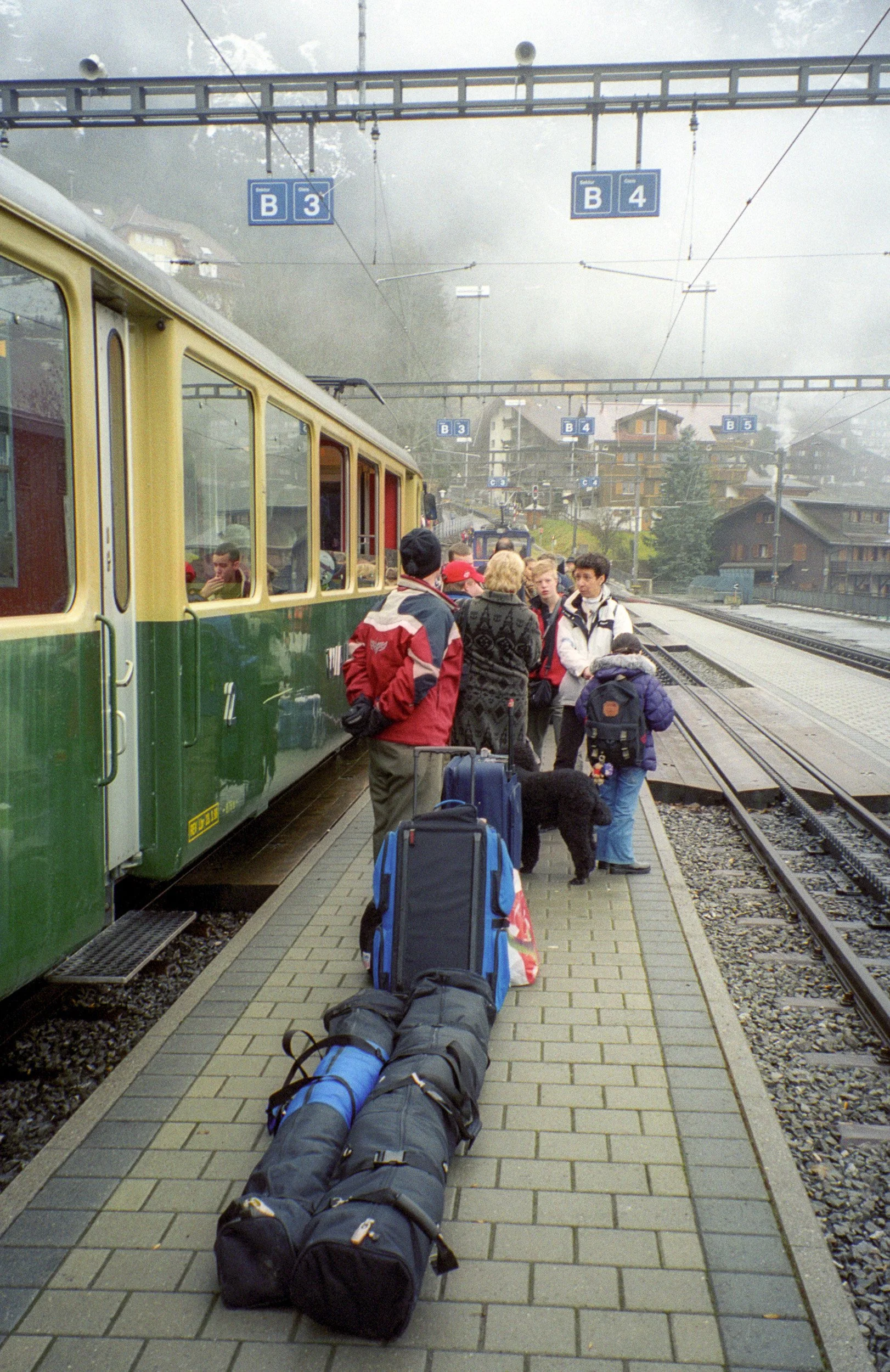 Starting the train trek from Wengen to Küsnacht