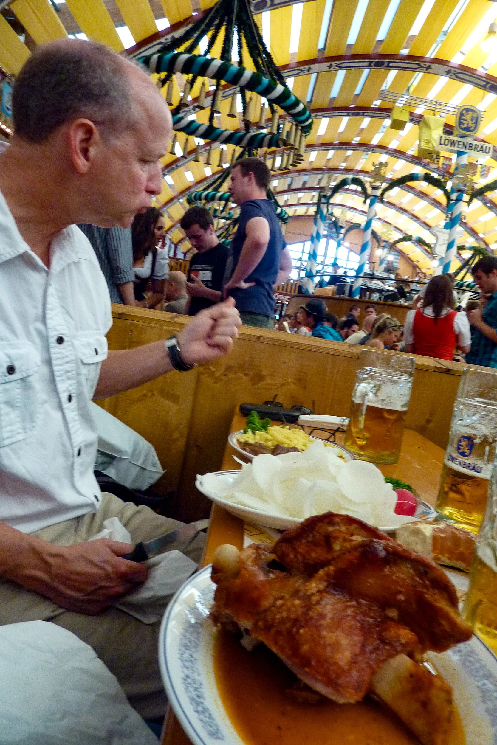 Pork knuckle and radish lunch