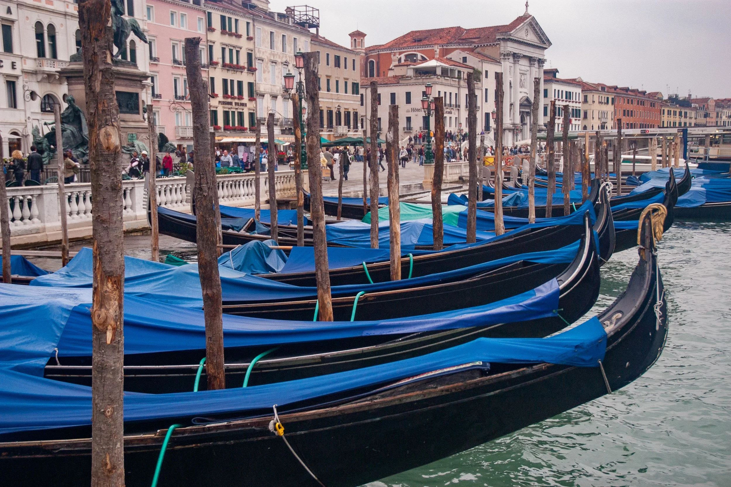 Resting gondolas