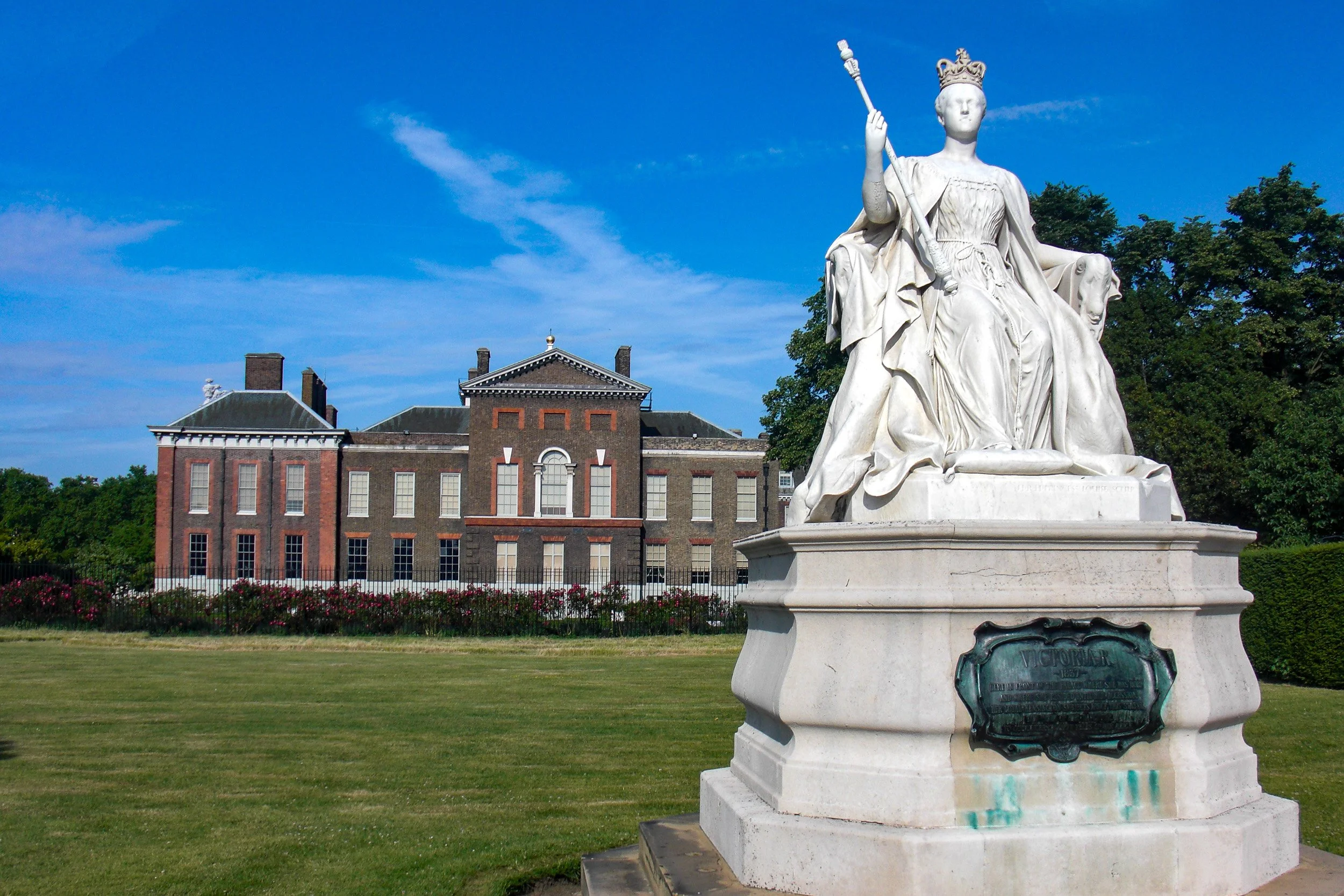Out for a walk past Kensington Palace