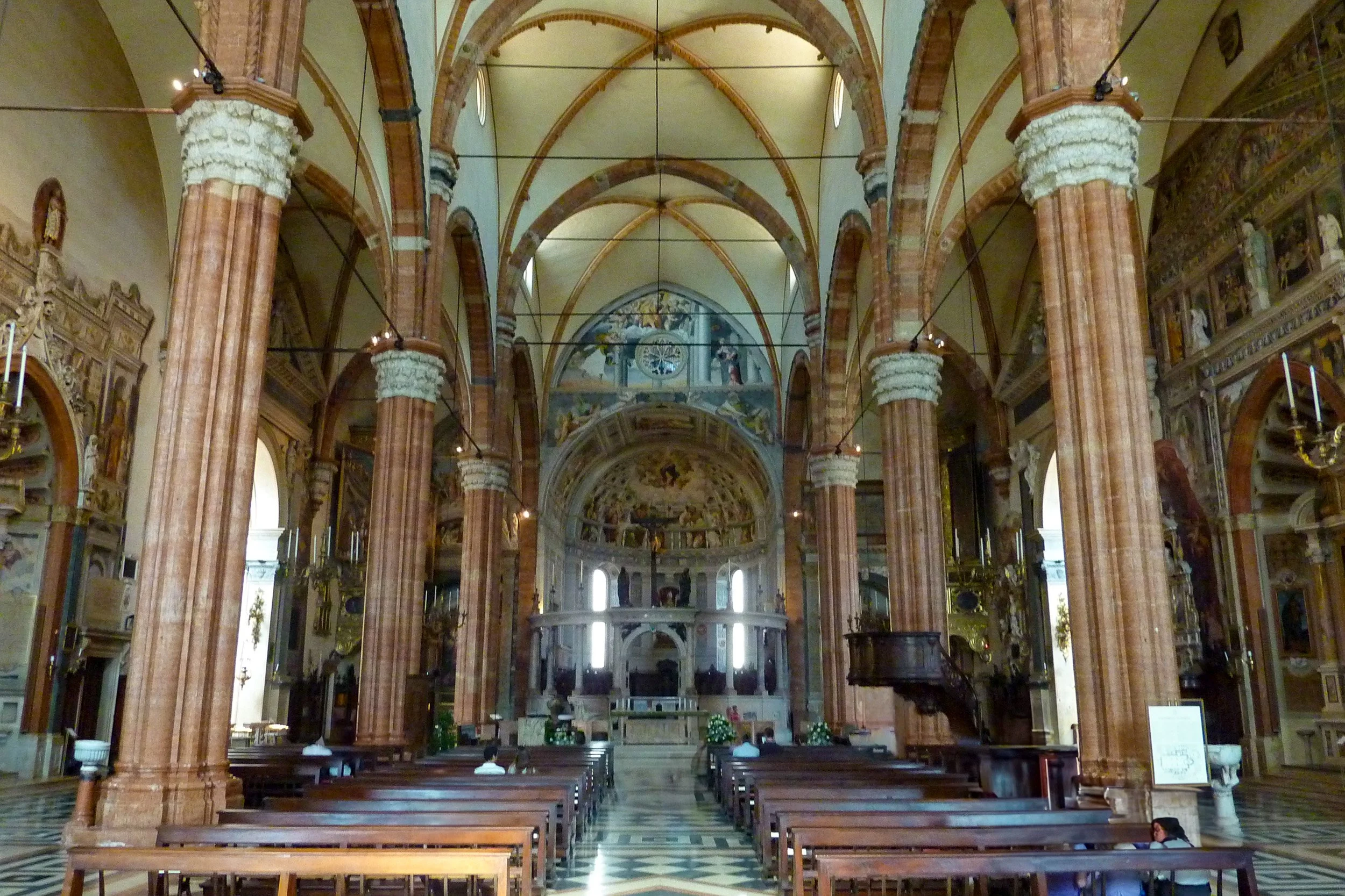 Verona Cathedral (Cattedrale di Santa Maria Matricolare) interior