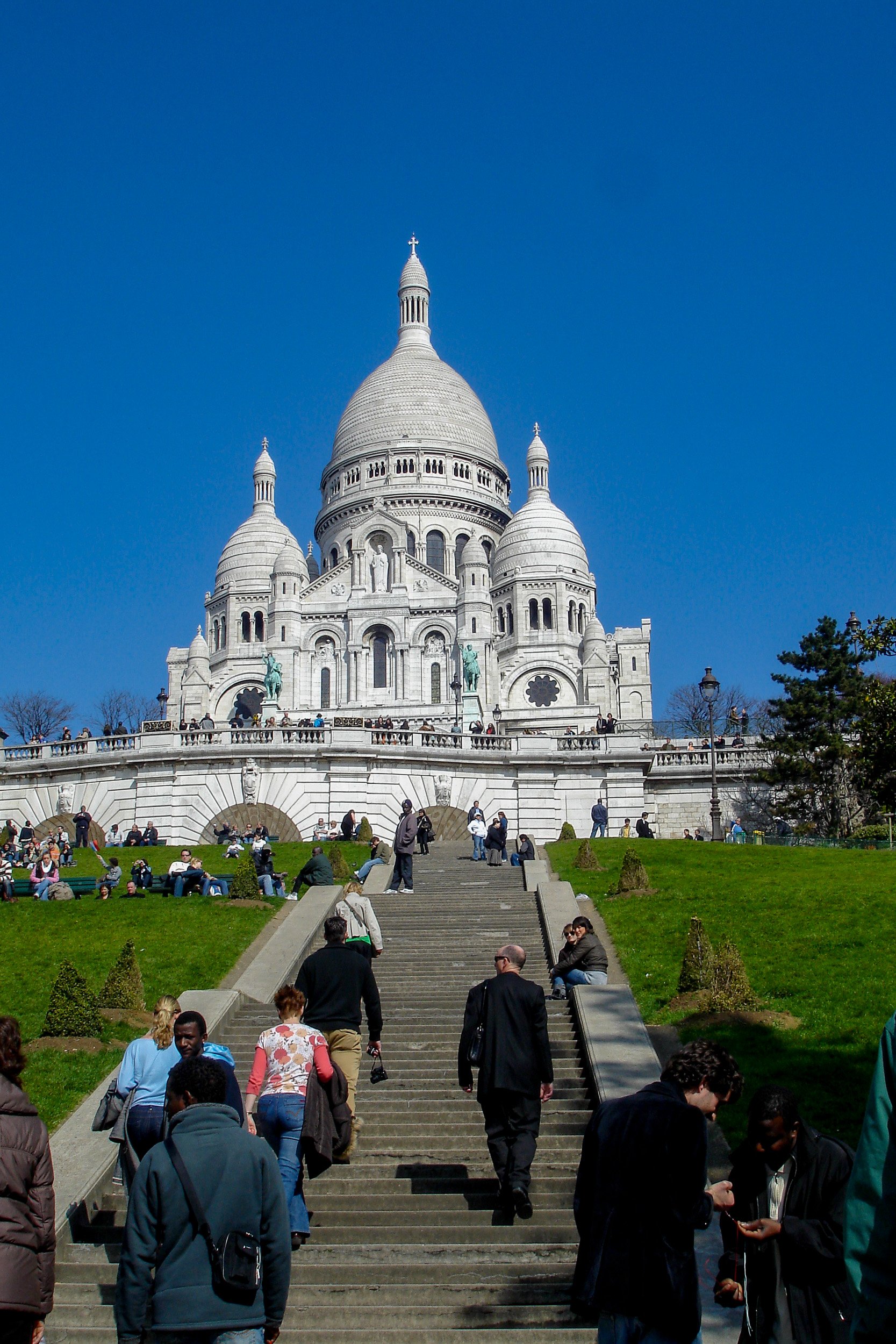 Up we go to Sacré Cœur