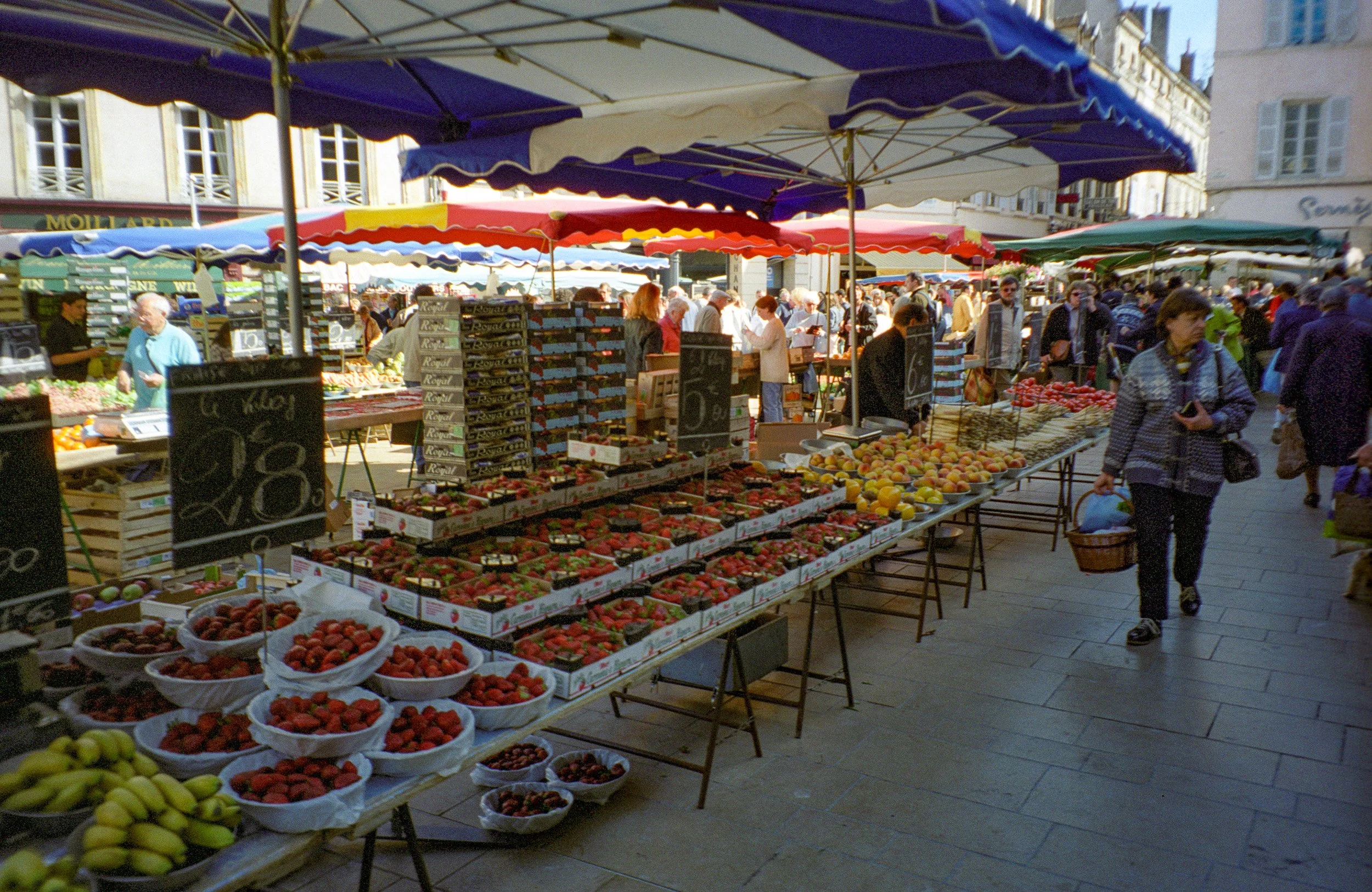 Beaune Saturday market