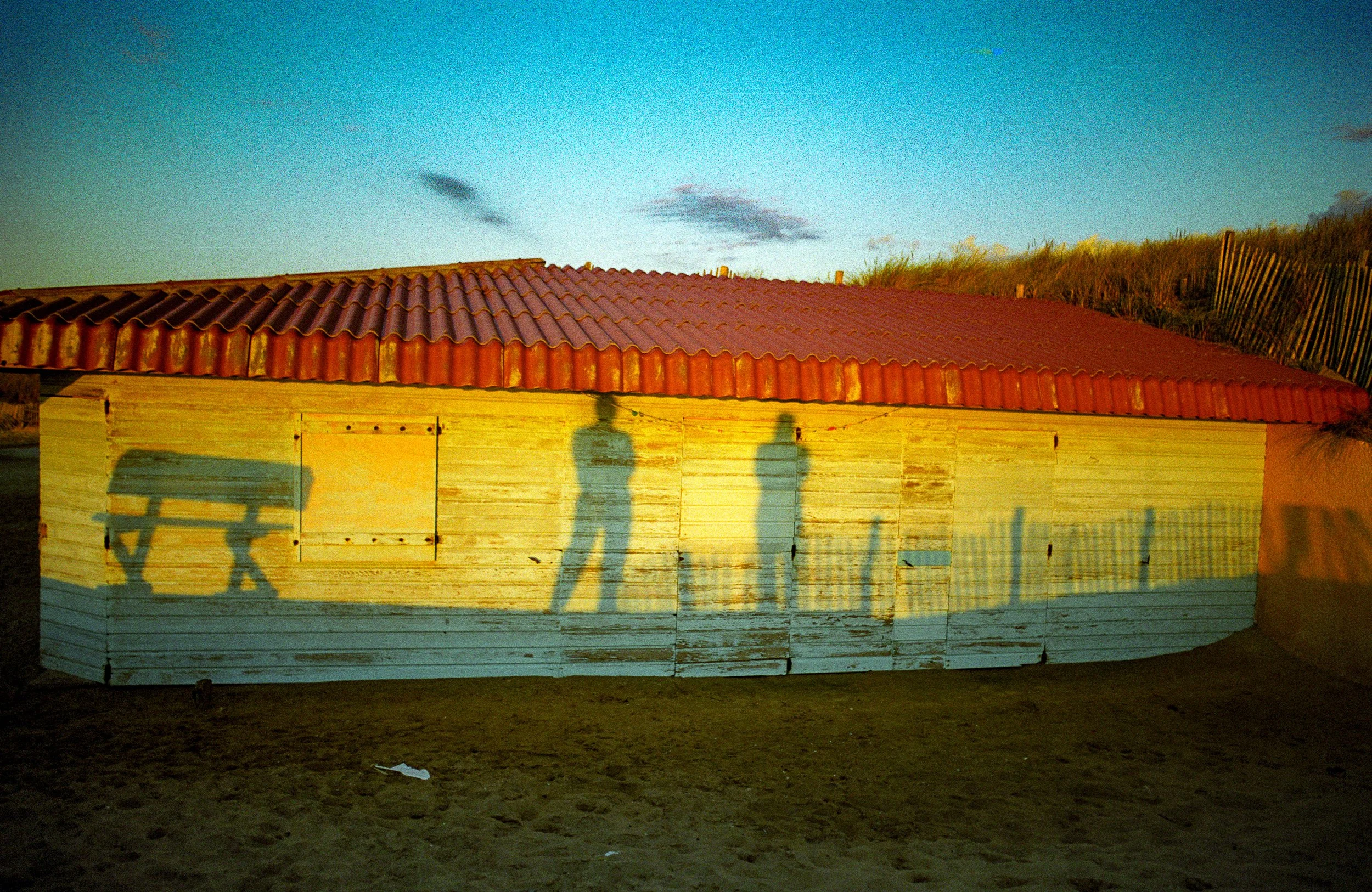 Carcans Plage shadow figures
