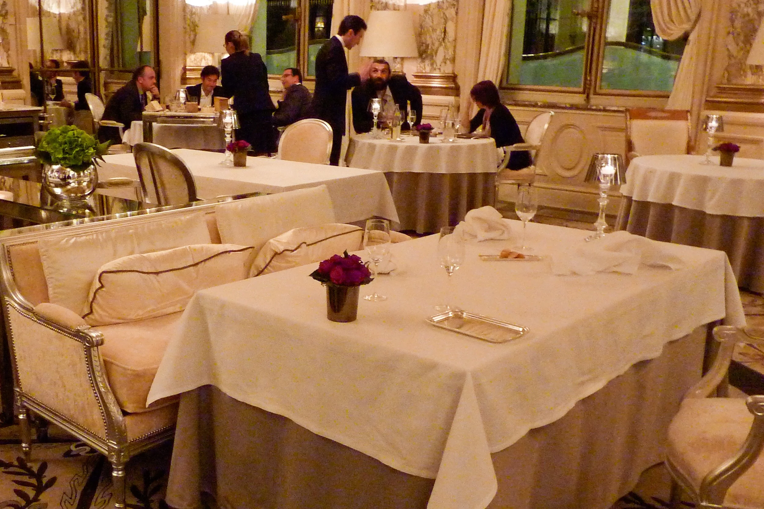 Rugby star Sébastien Chabal and our abandoned table