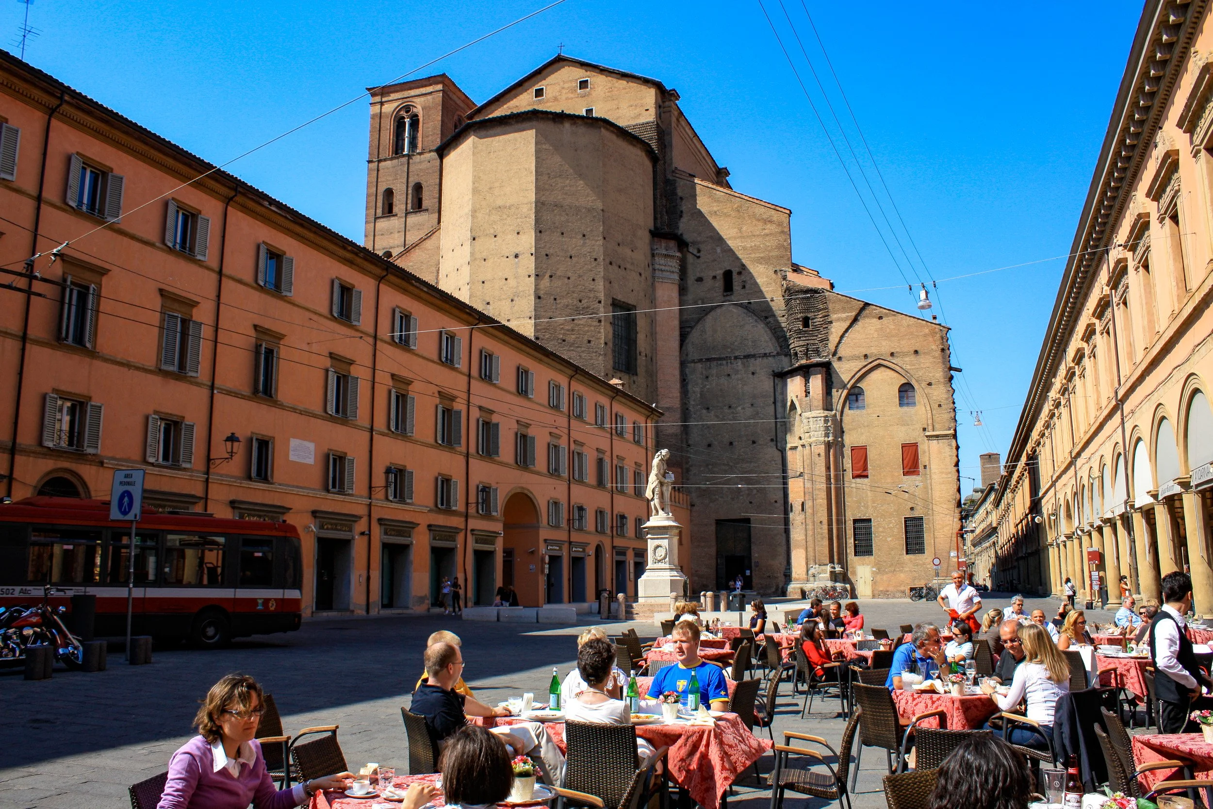 Lunch with the Ralphs at Piazza Galvani.