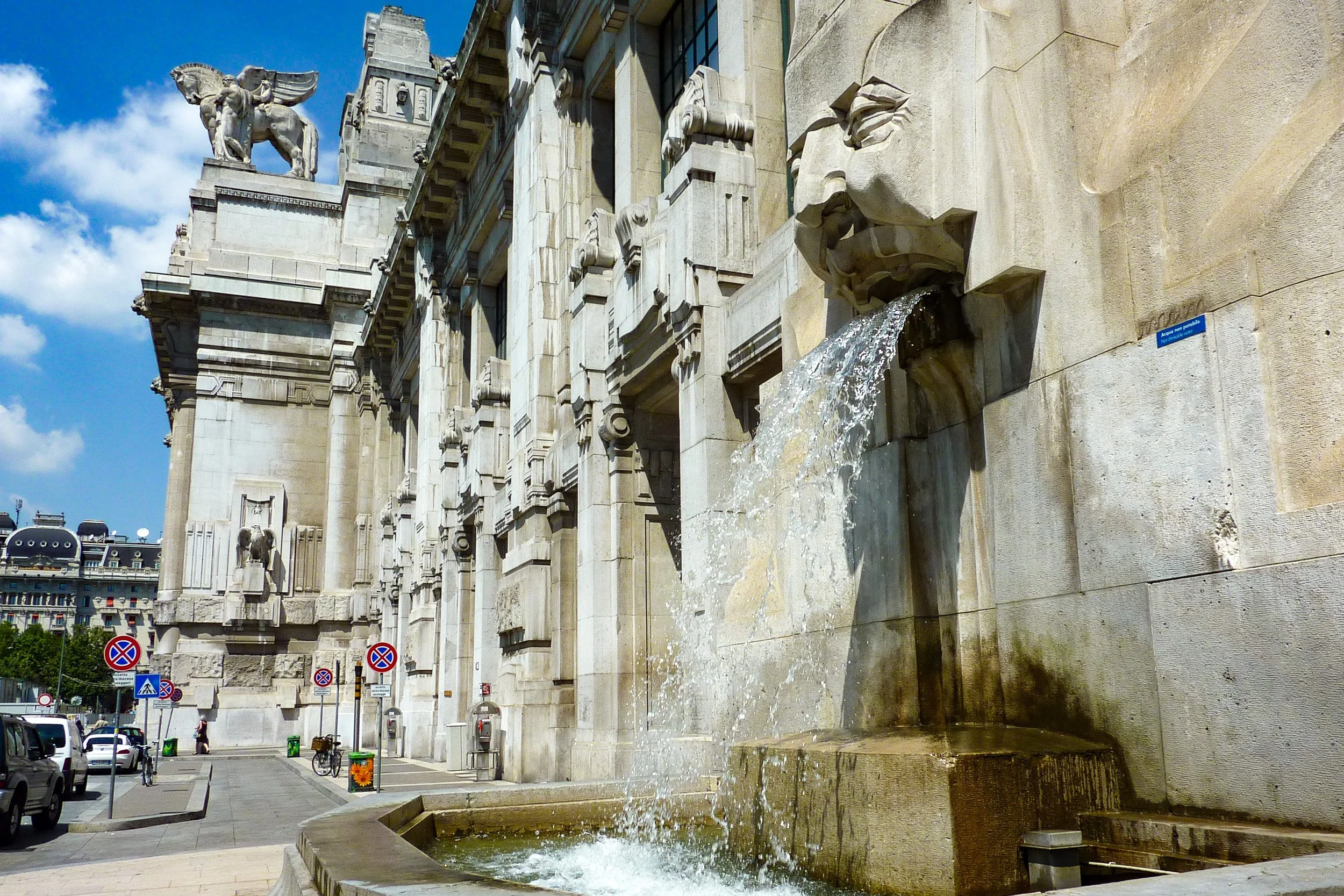 Liberty (Art Nouveau) style, Art Deco, and Neoclassical influences.