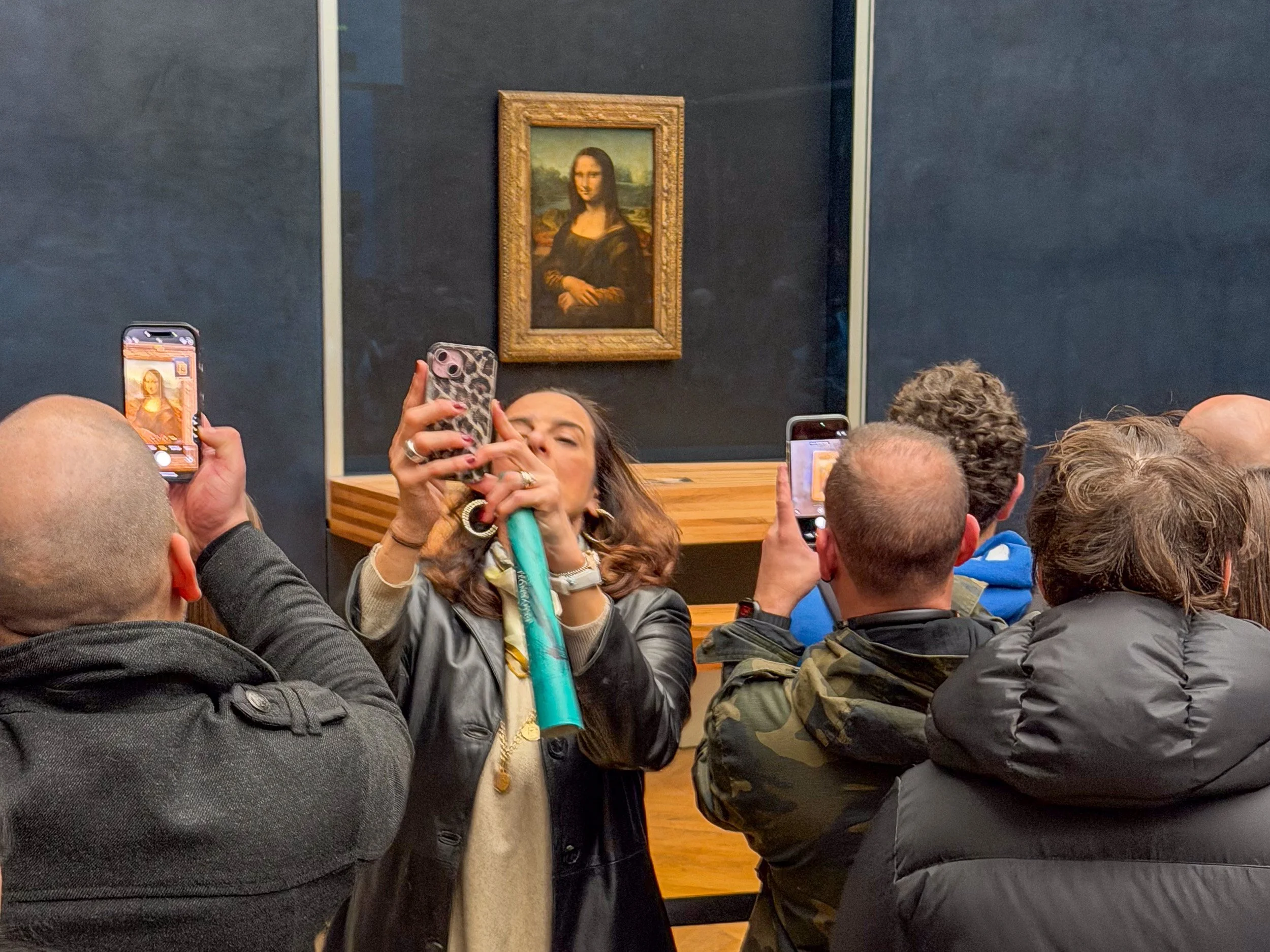 Mona and her admirers.
