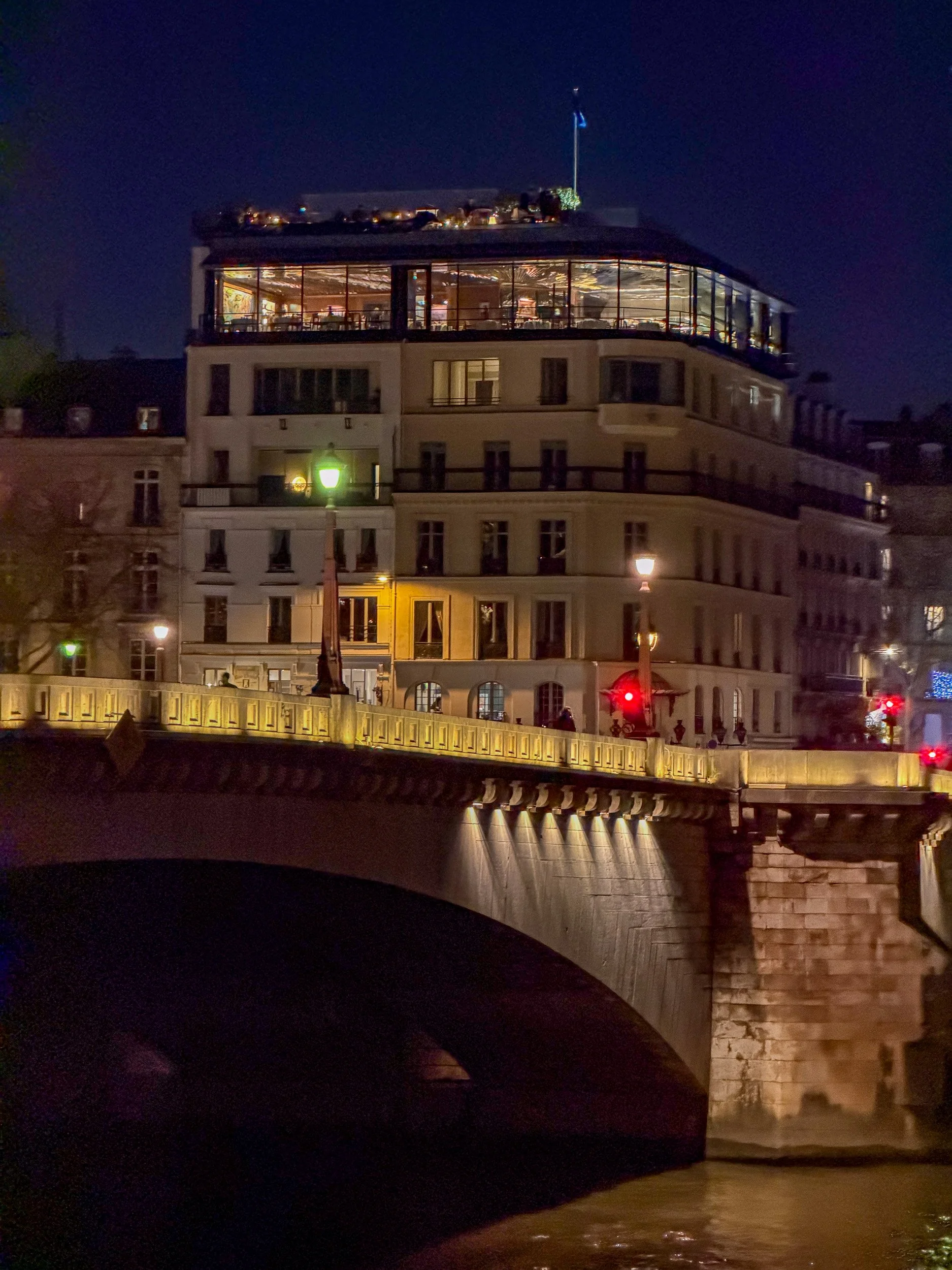 Pont de la Tournelle is our bridge to dinner at La Tour d'Argent. 