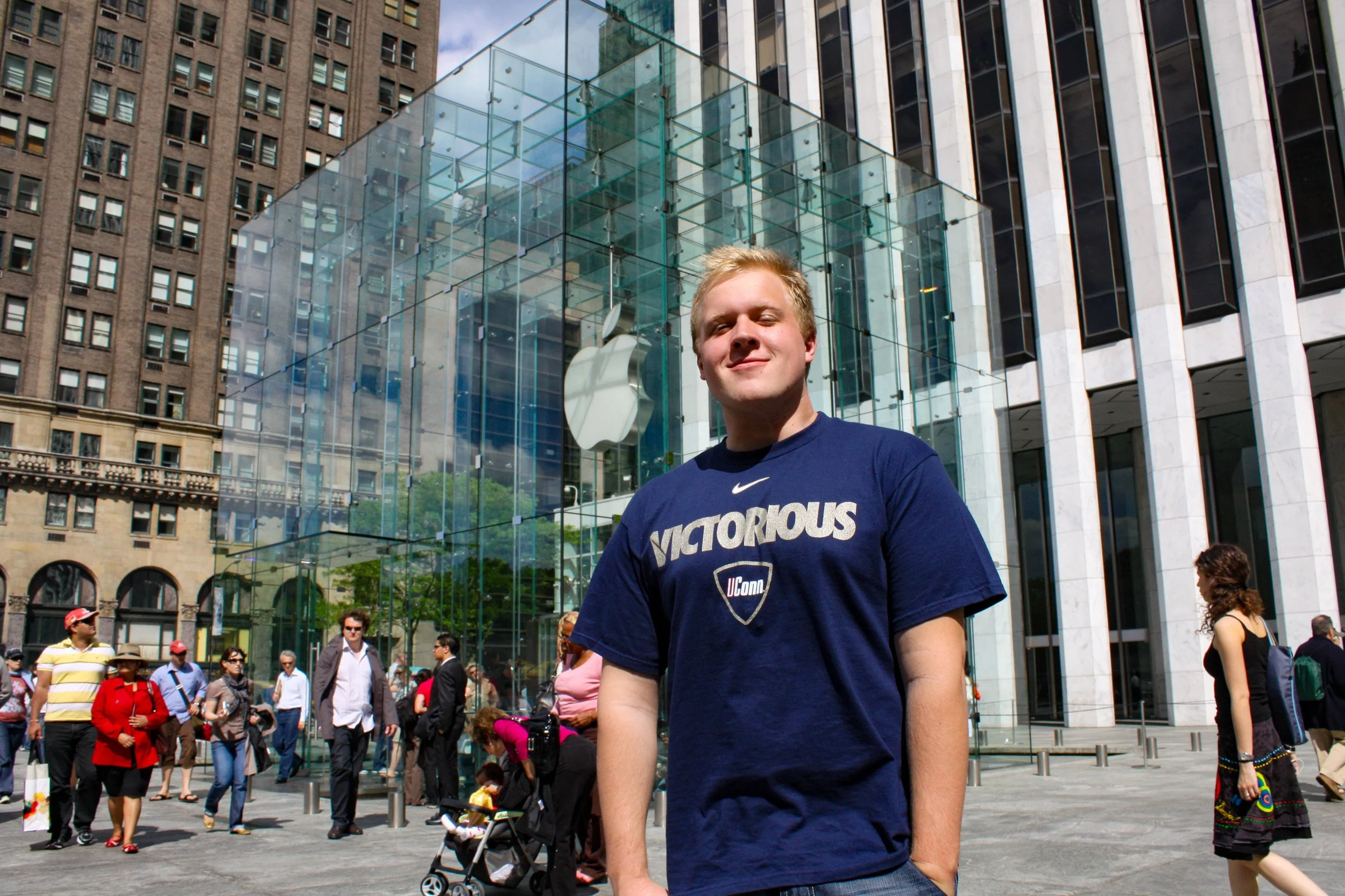 Off to the Apple Store.jpg