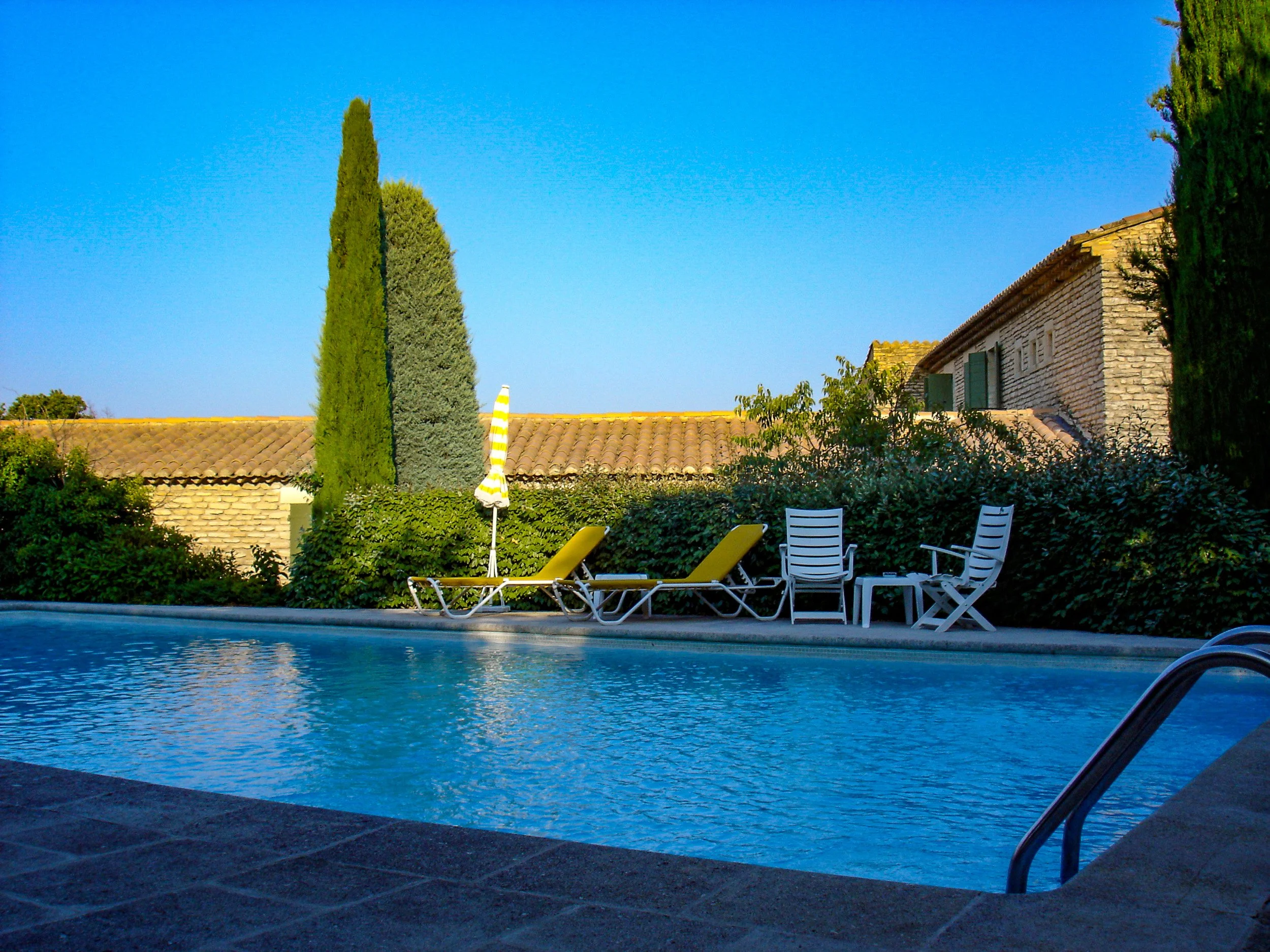 Gordes hotel pool
