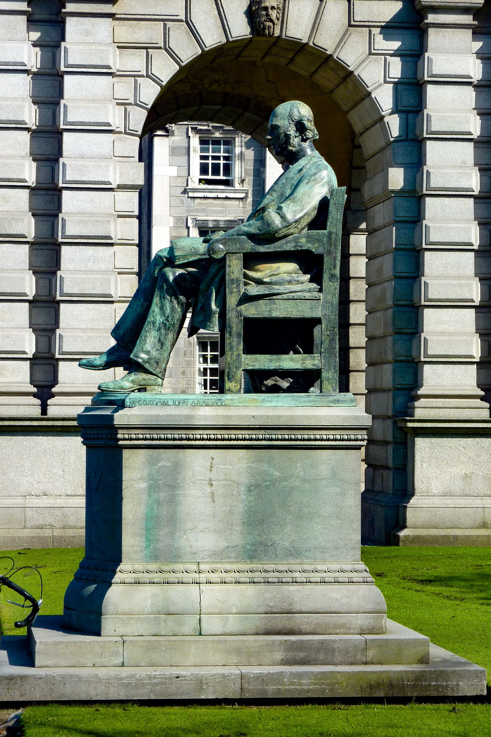 Trinity College statue