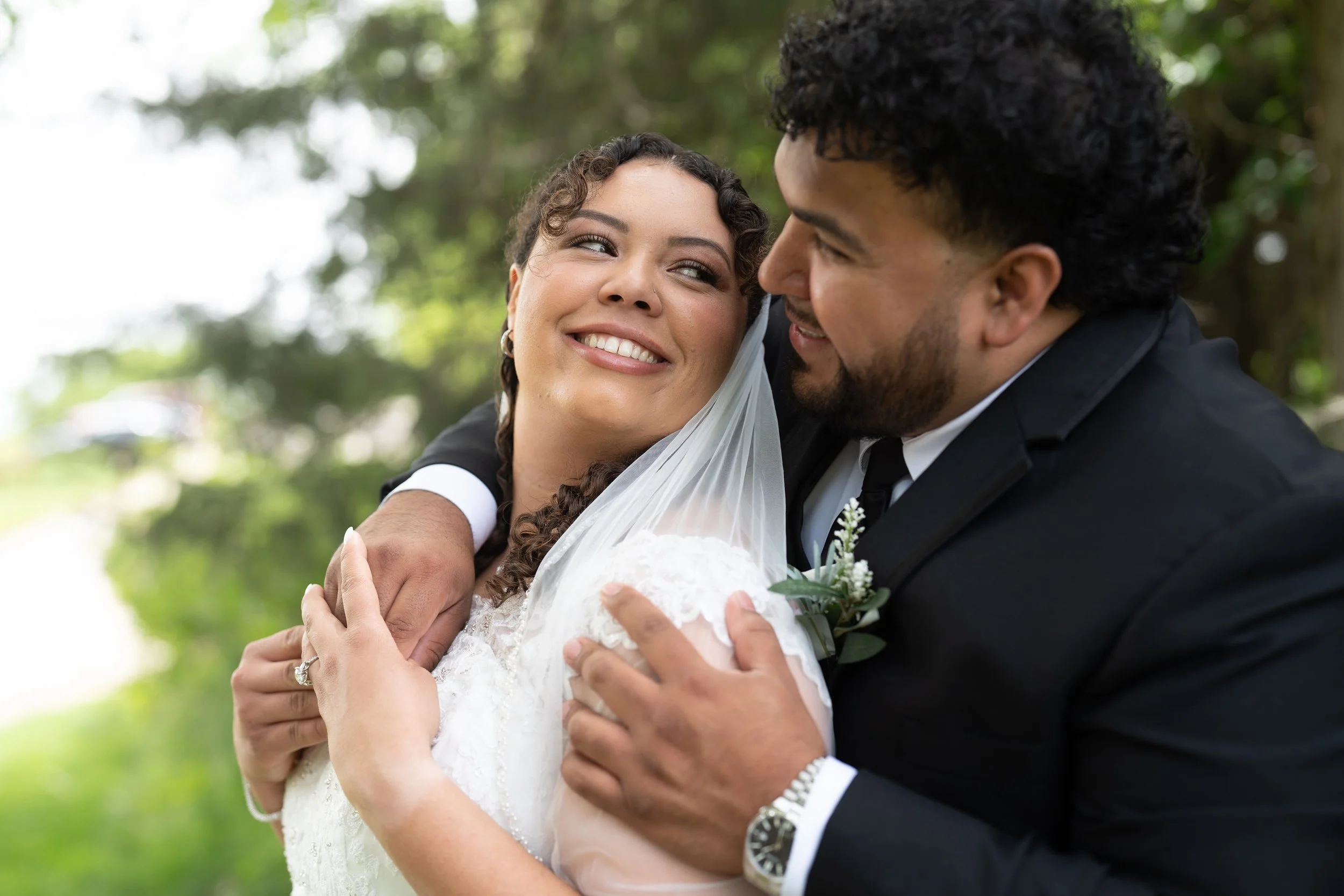 Catching Cottonwoods, Fireflies, and All the Feels with Moises and Amoria’s Low-Key, Late May Wedding