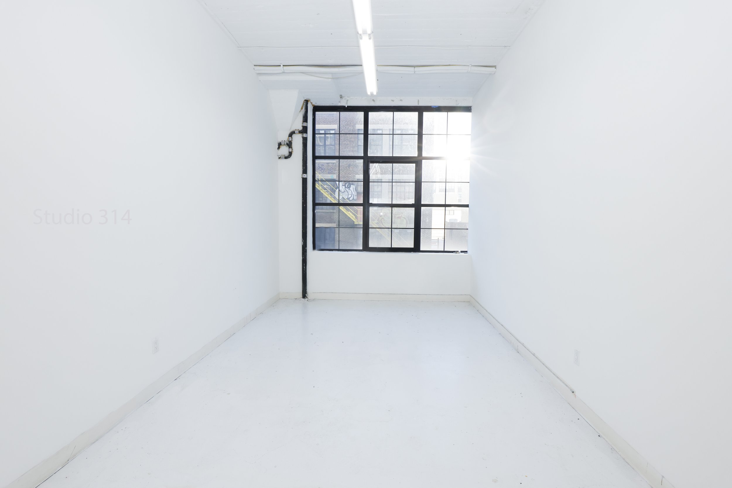 STUDIO 314 - Available 1600$