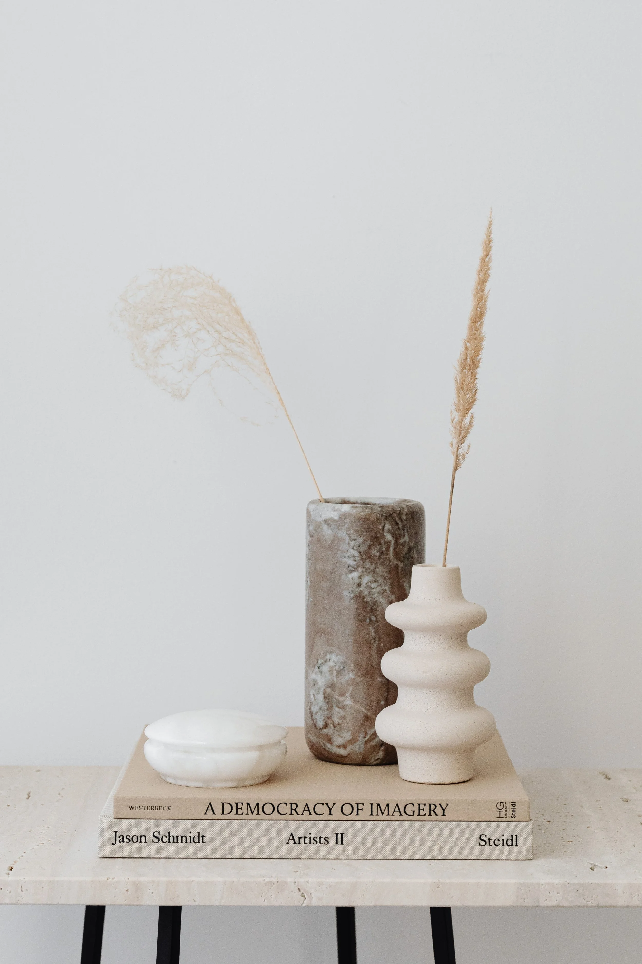 kaboompics_marble-vase-alabaster-dried-grass-20465.jpg