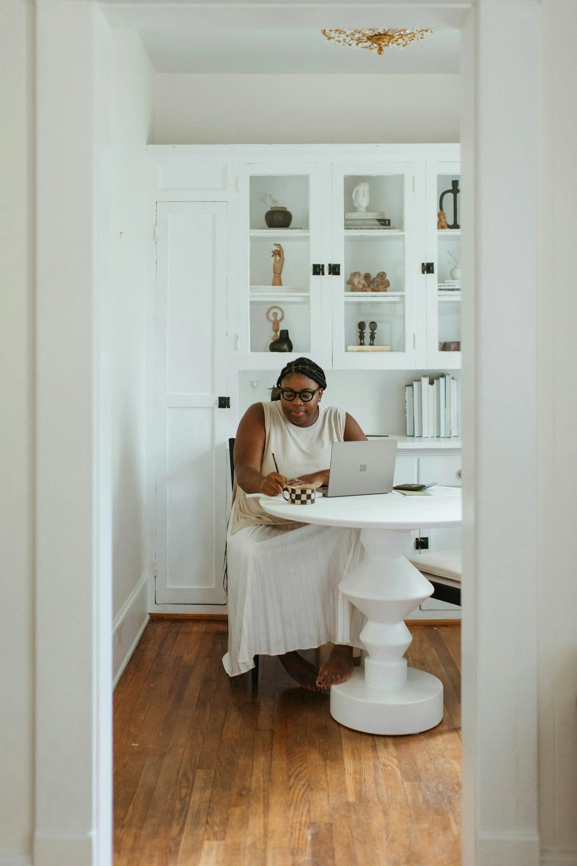 Woman of color in a supportive therapy conversation