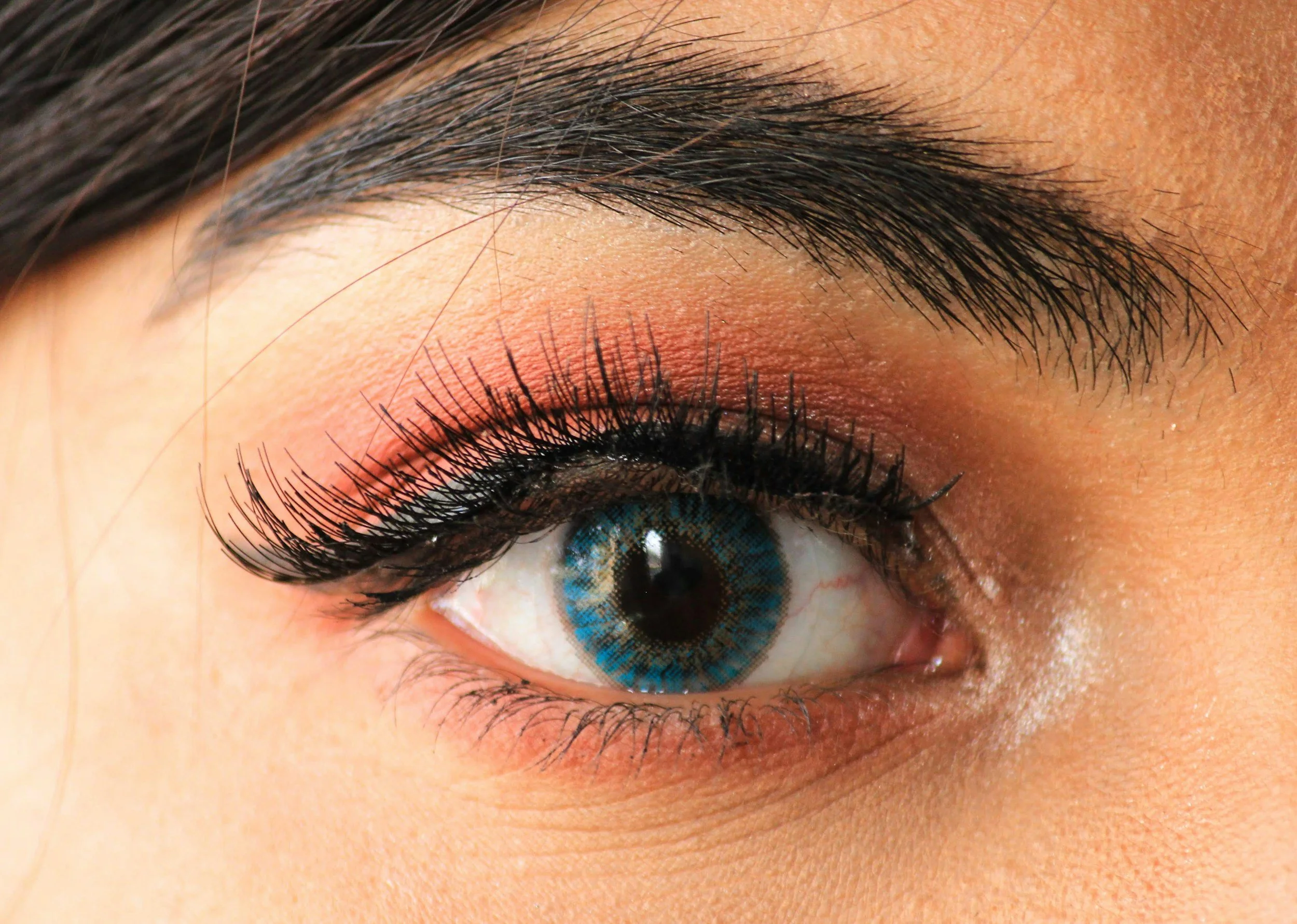 Woman with hybrid lash extensions