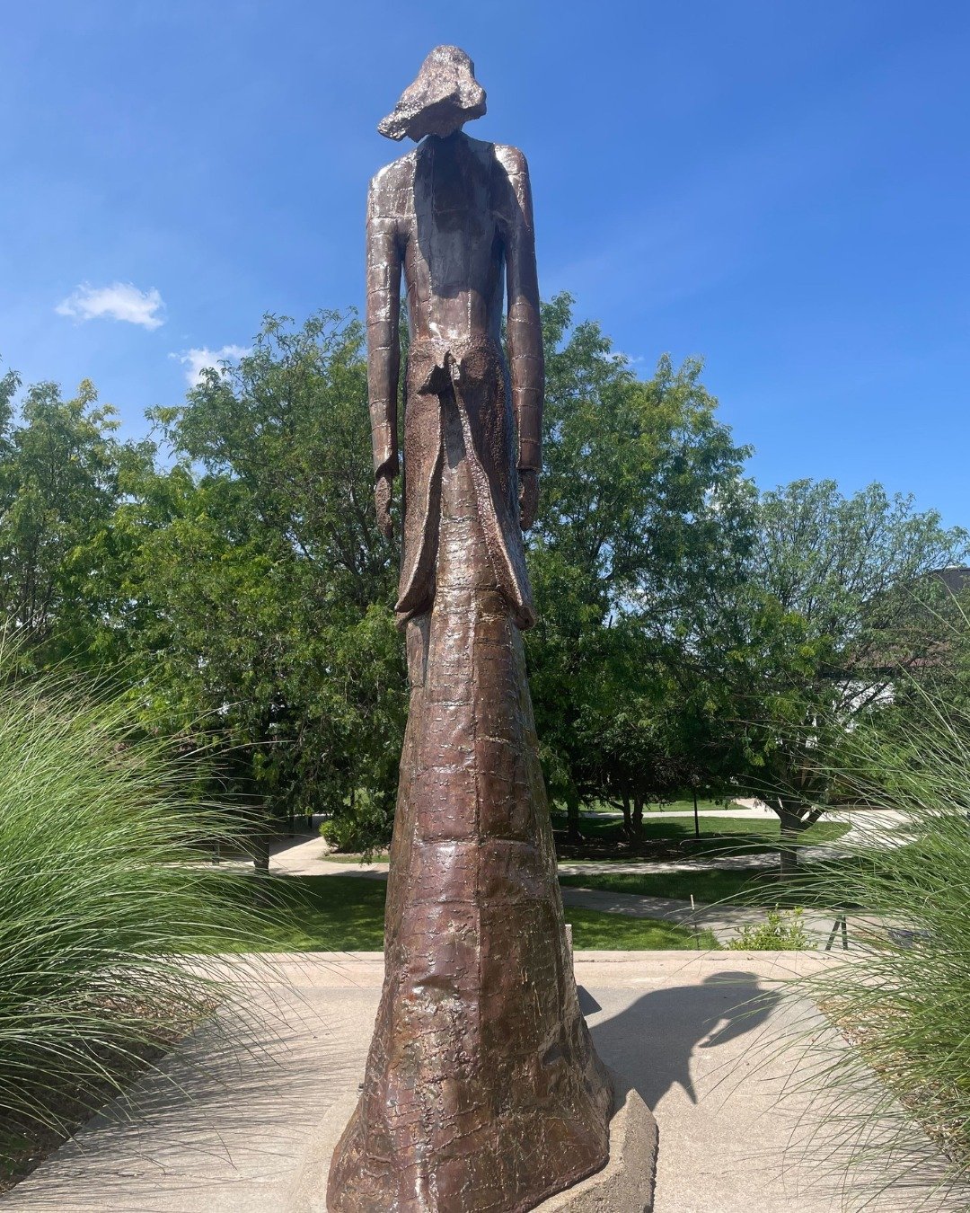Made it to Dodge City and dropped off copies of Las Madres to DC3 for their book club&mdash;thank you to Holly Mercer for the warm welcome. 🙏

While there, I came across this plaque honoring &ldquo;The Plainswoman,&rdquo; and the words hit home.

It